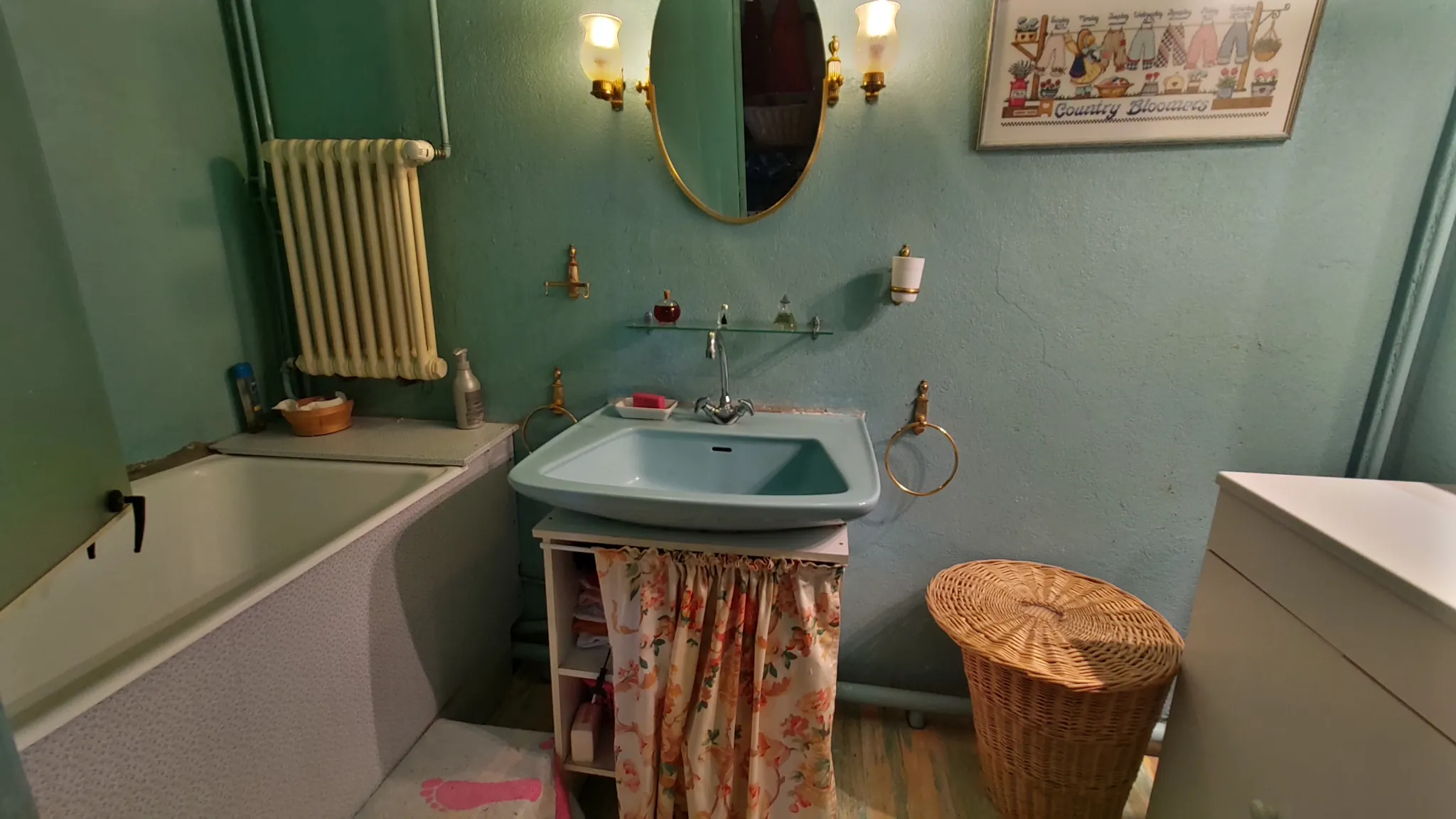 Maison de village à rénover d'environ 73 m² à Esteil, Puy-de-Dôme 