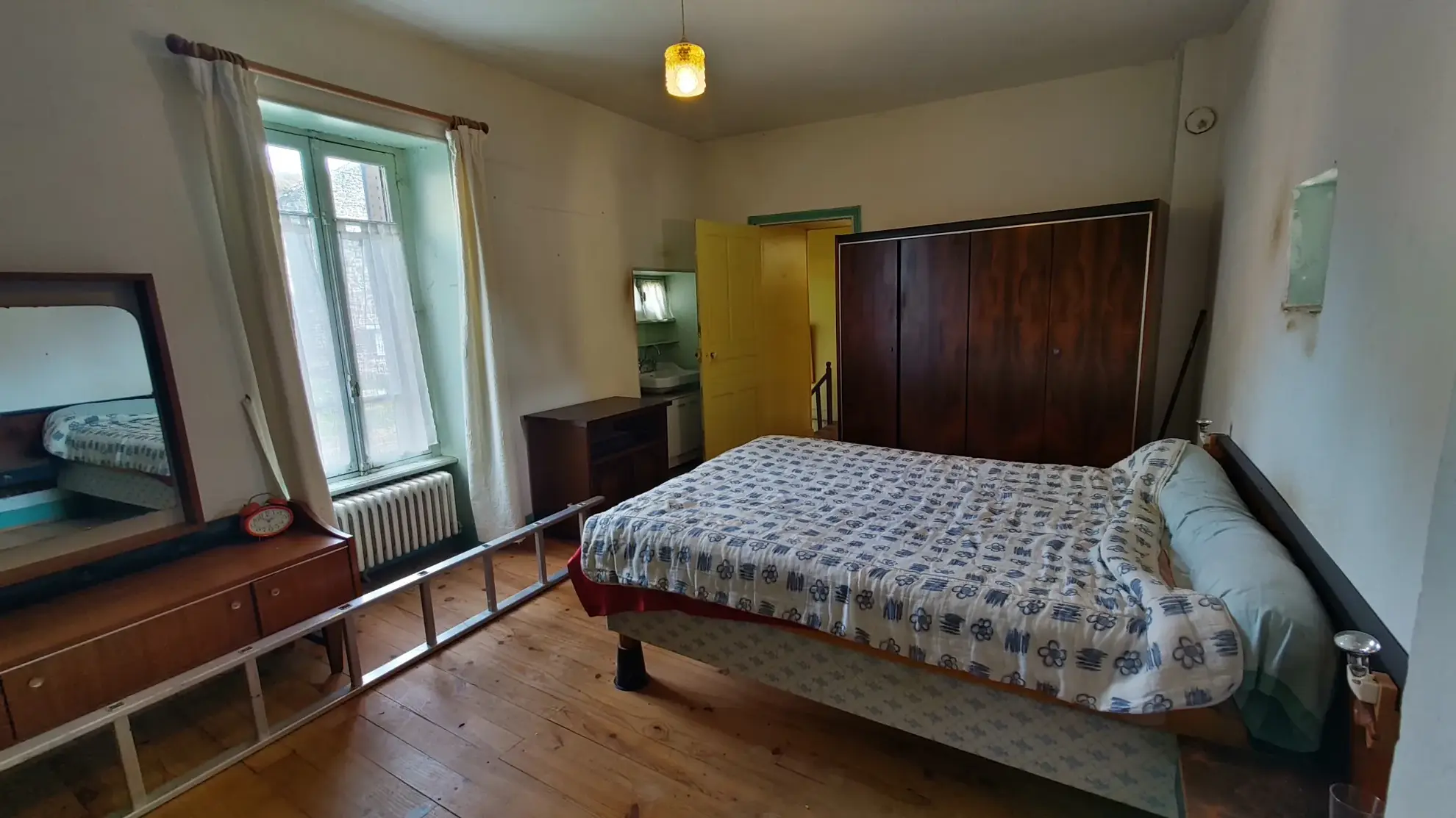 Maison de village à rénover d'environ 73 m² à Esteil, Puy-de-Dôme 