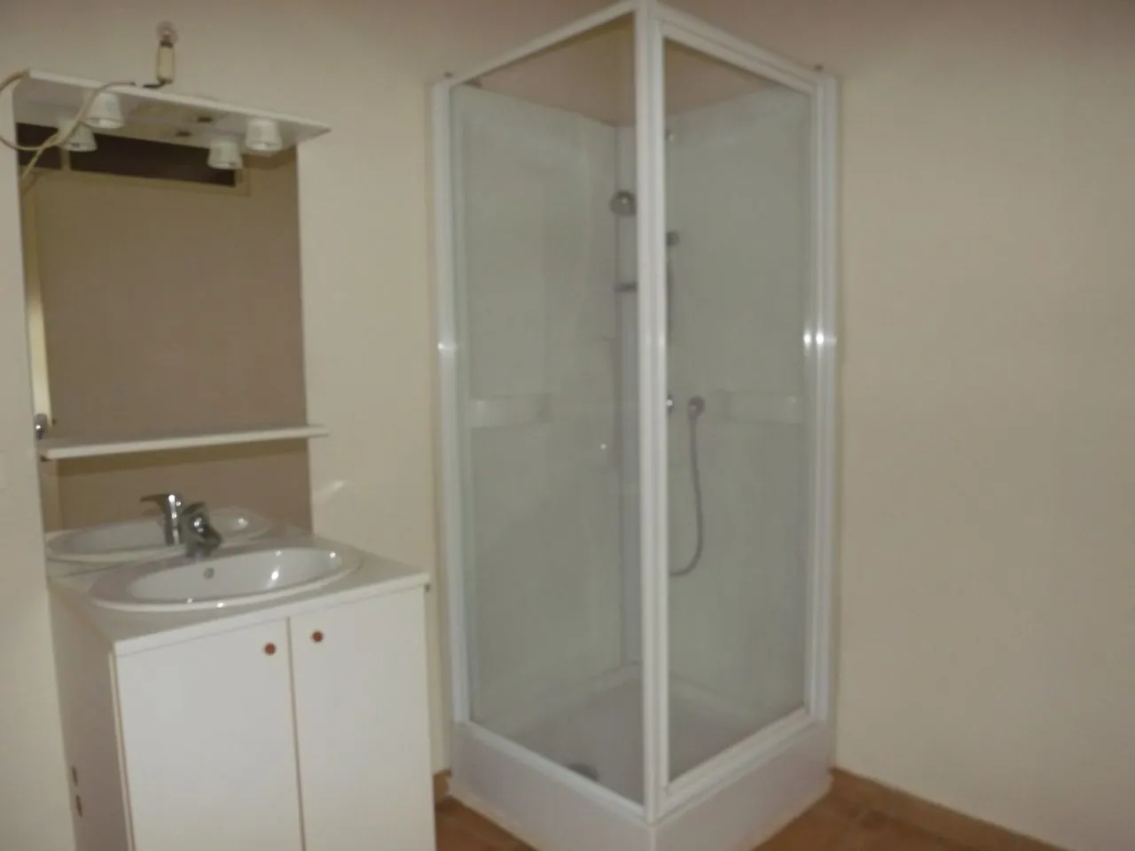 Immeuble de rapport à vendre à Marcigny, 480 m² habitables, proche commerces 