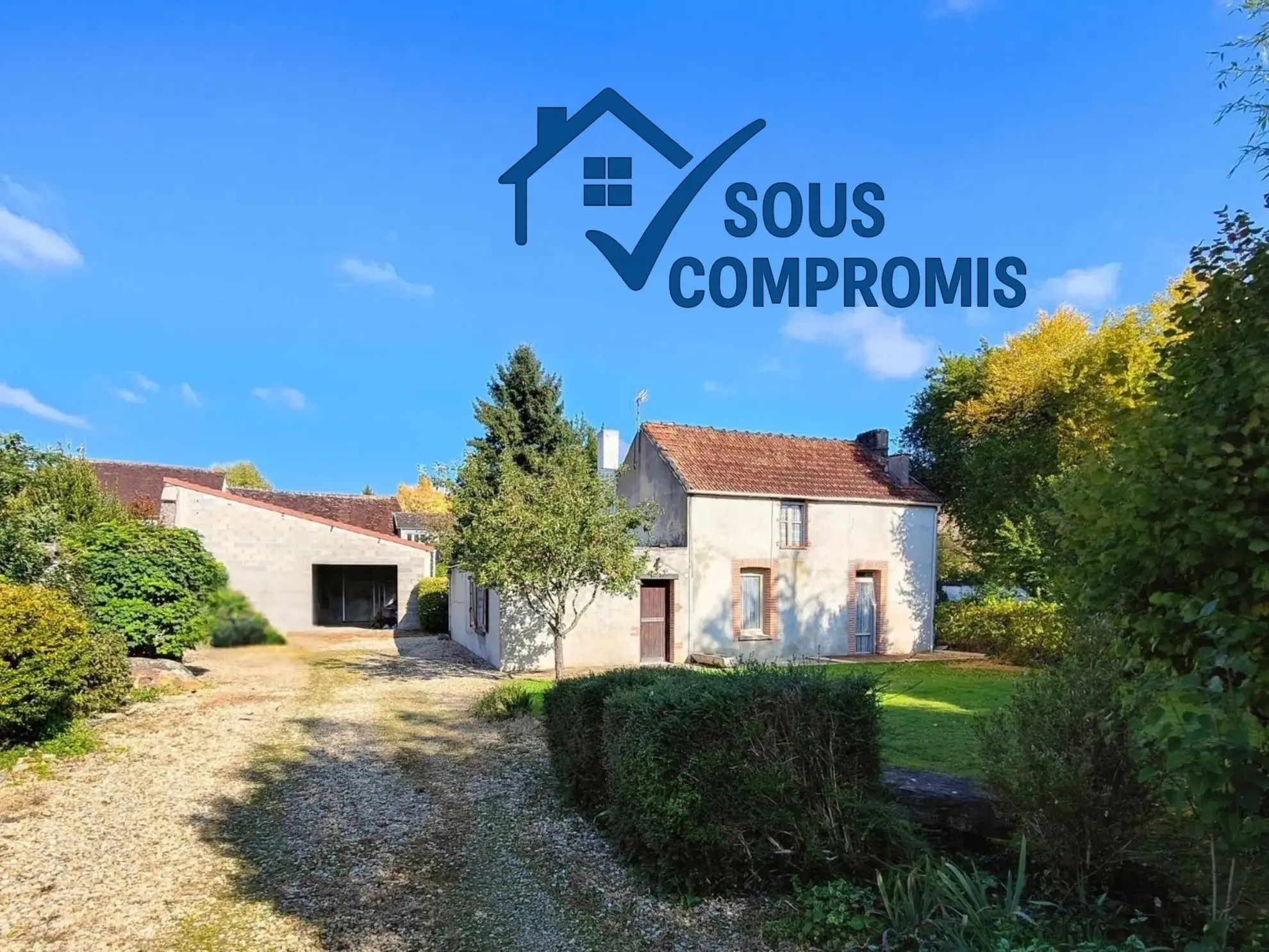 Maison à rénover avec grand garage et jardin clos à Bussy en Othe