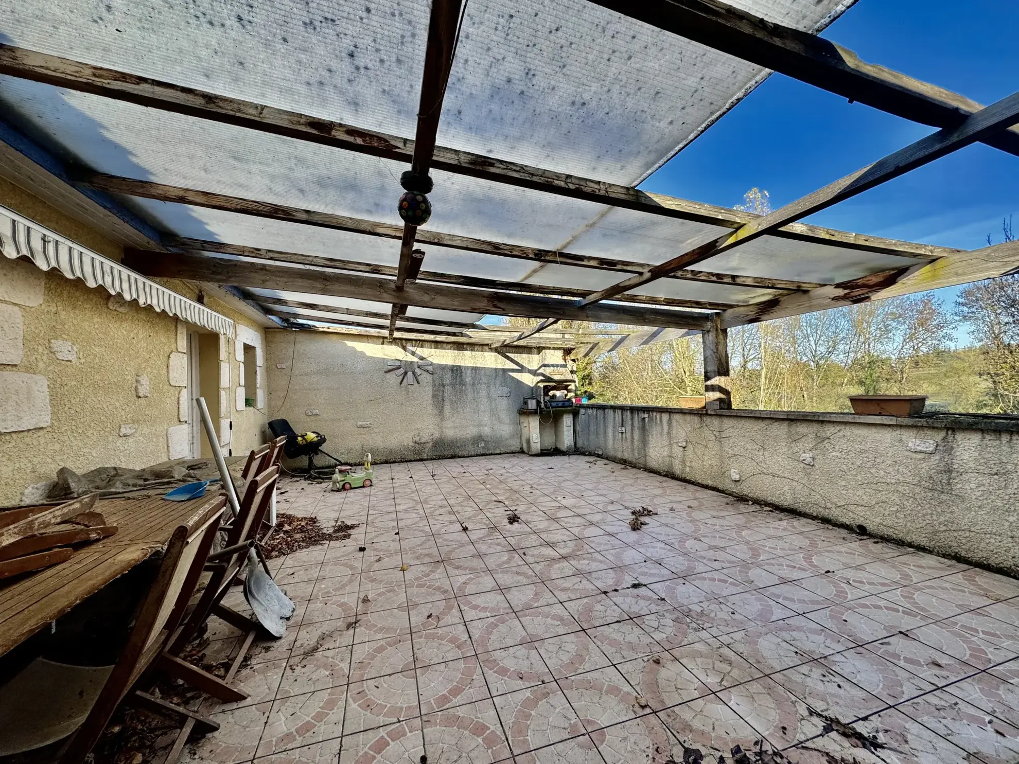 Belle maison de 160 m² avec dépendance et grand terrain à Mescoules 