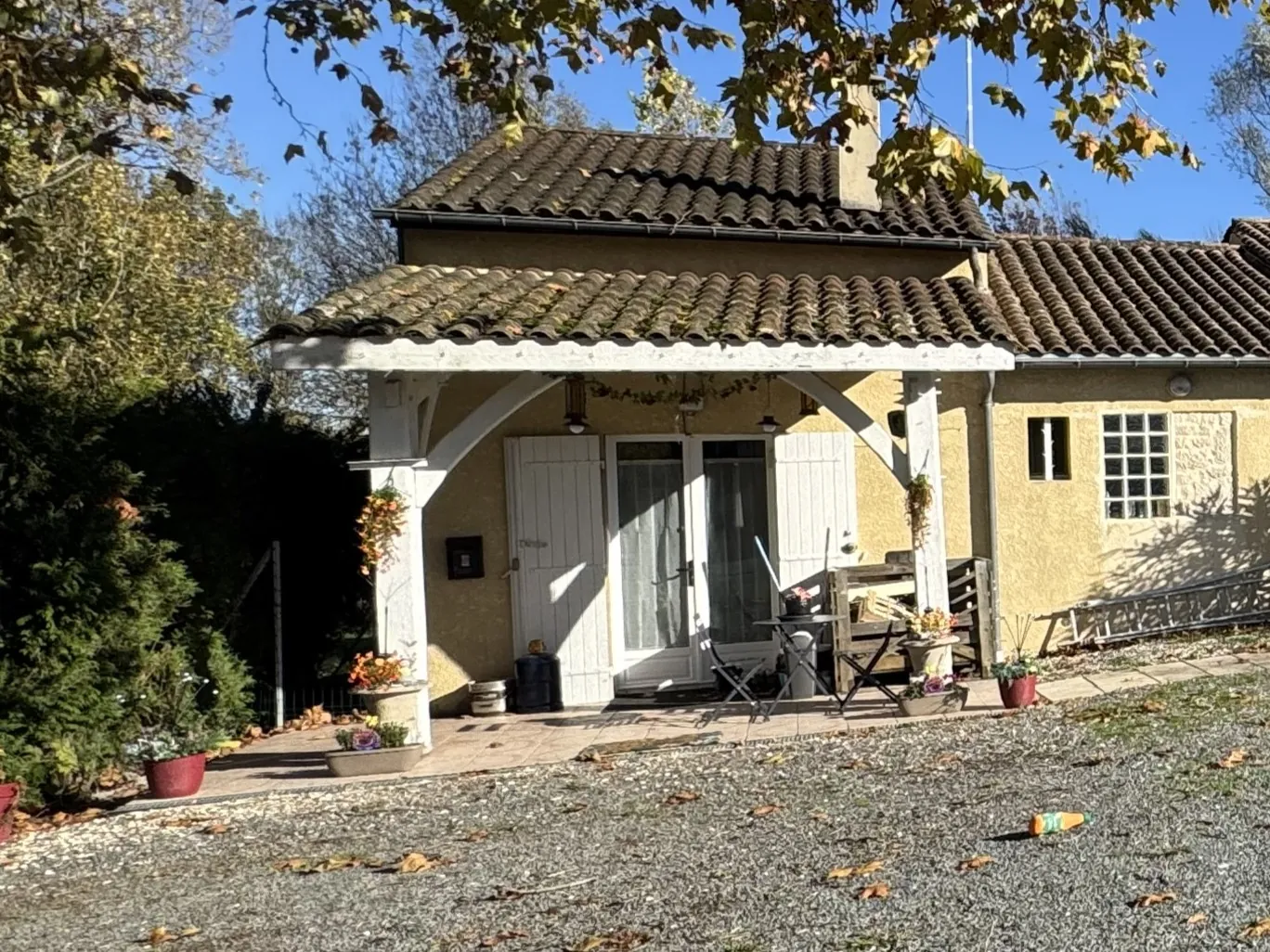 Belle maison de 160 m² avec dépendance et grand terrain à Mescoules 