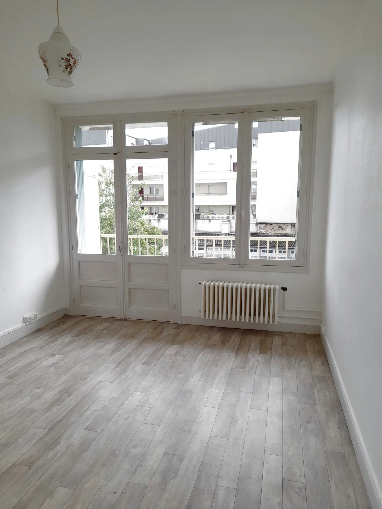 Appartement 2 chambres avec balcon à Vierzon, proche gare et commerces 