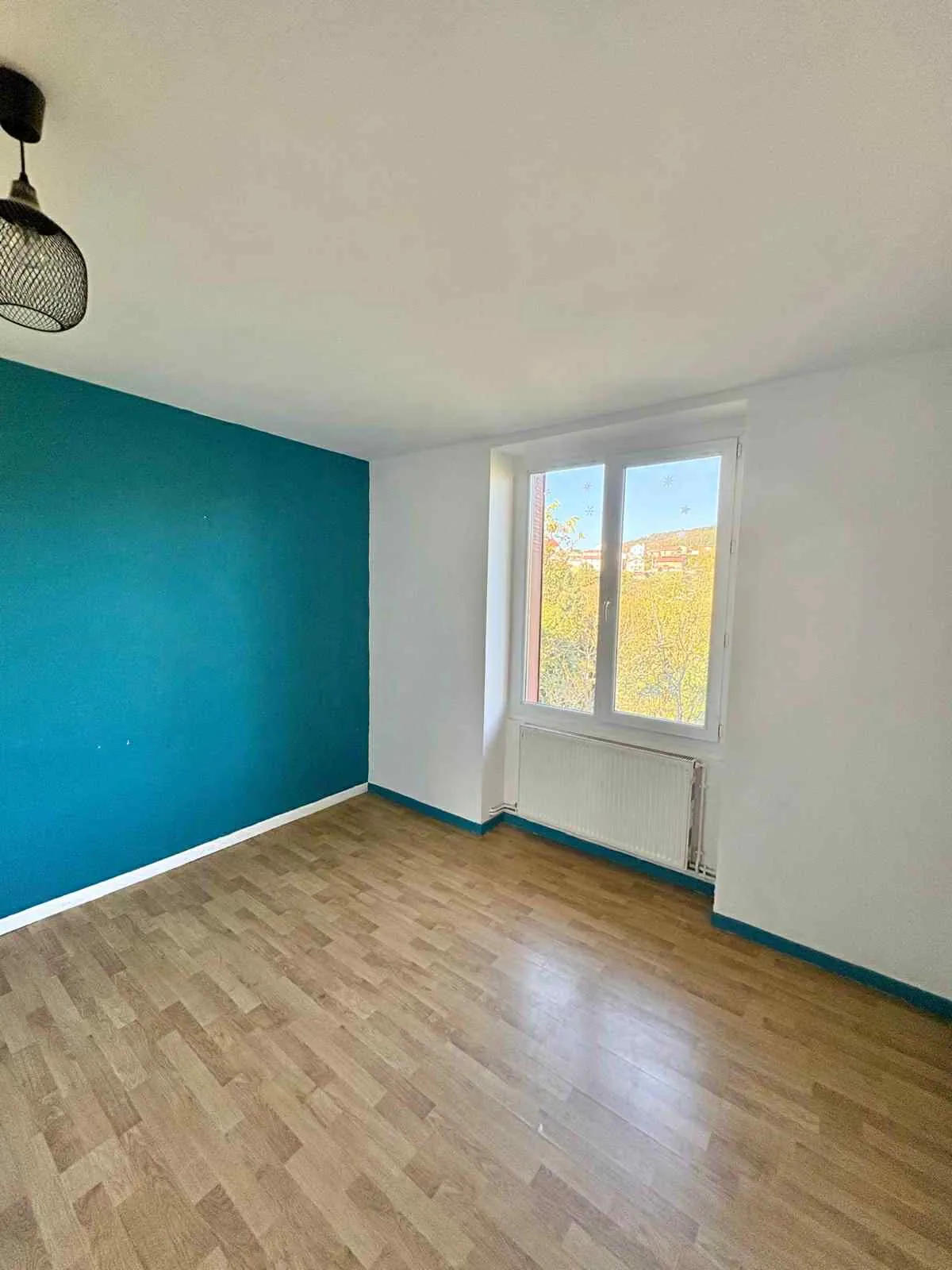 Très grande maison familiale avec jardin, garage et panneaux solaires à Chatel-Guyon 