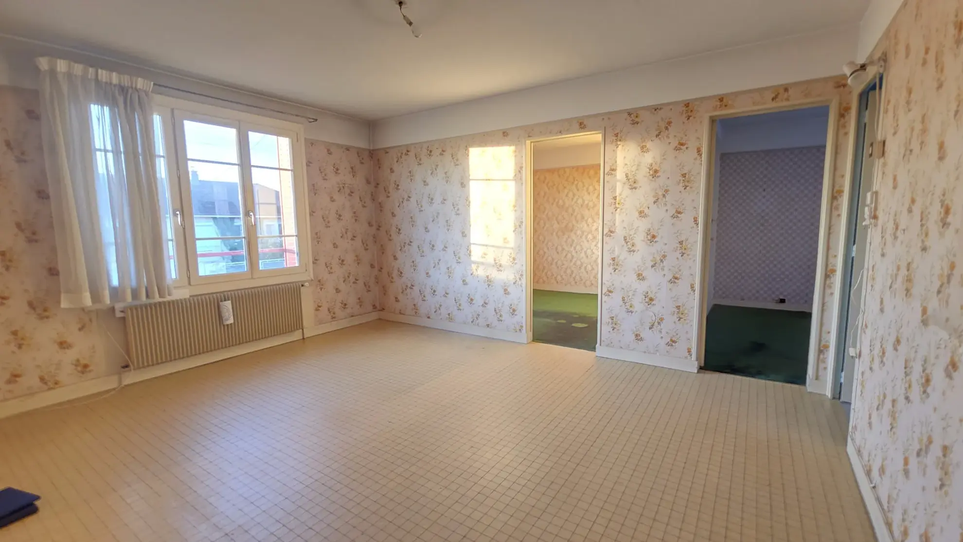 Pavillon à rénover avec 3 chambres à Auxerre, potentiel d'investissement 