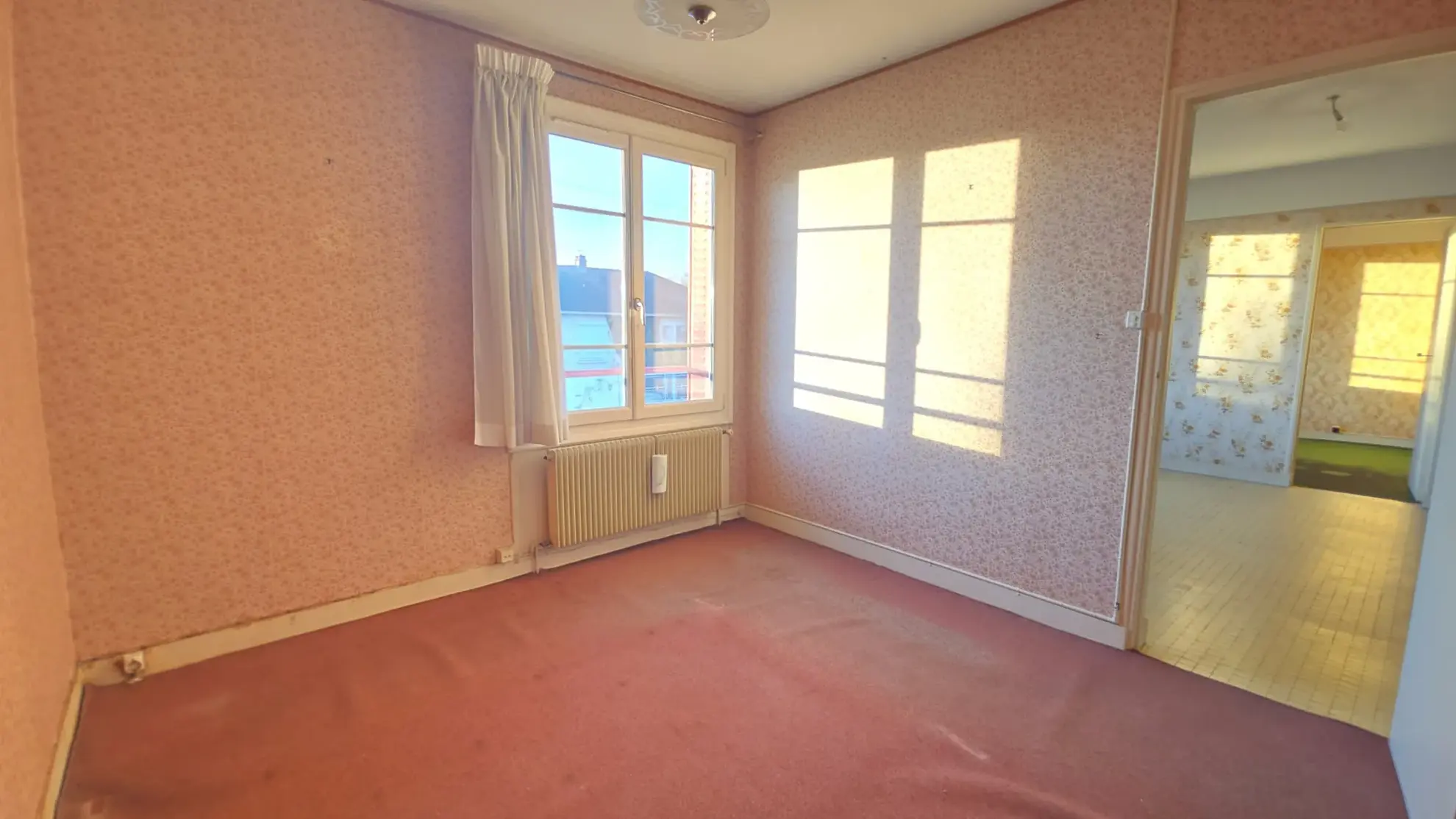 Pavillon à rénover avec 3 chambres à Auxerre, potentiel d'investissement 