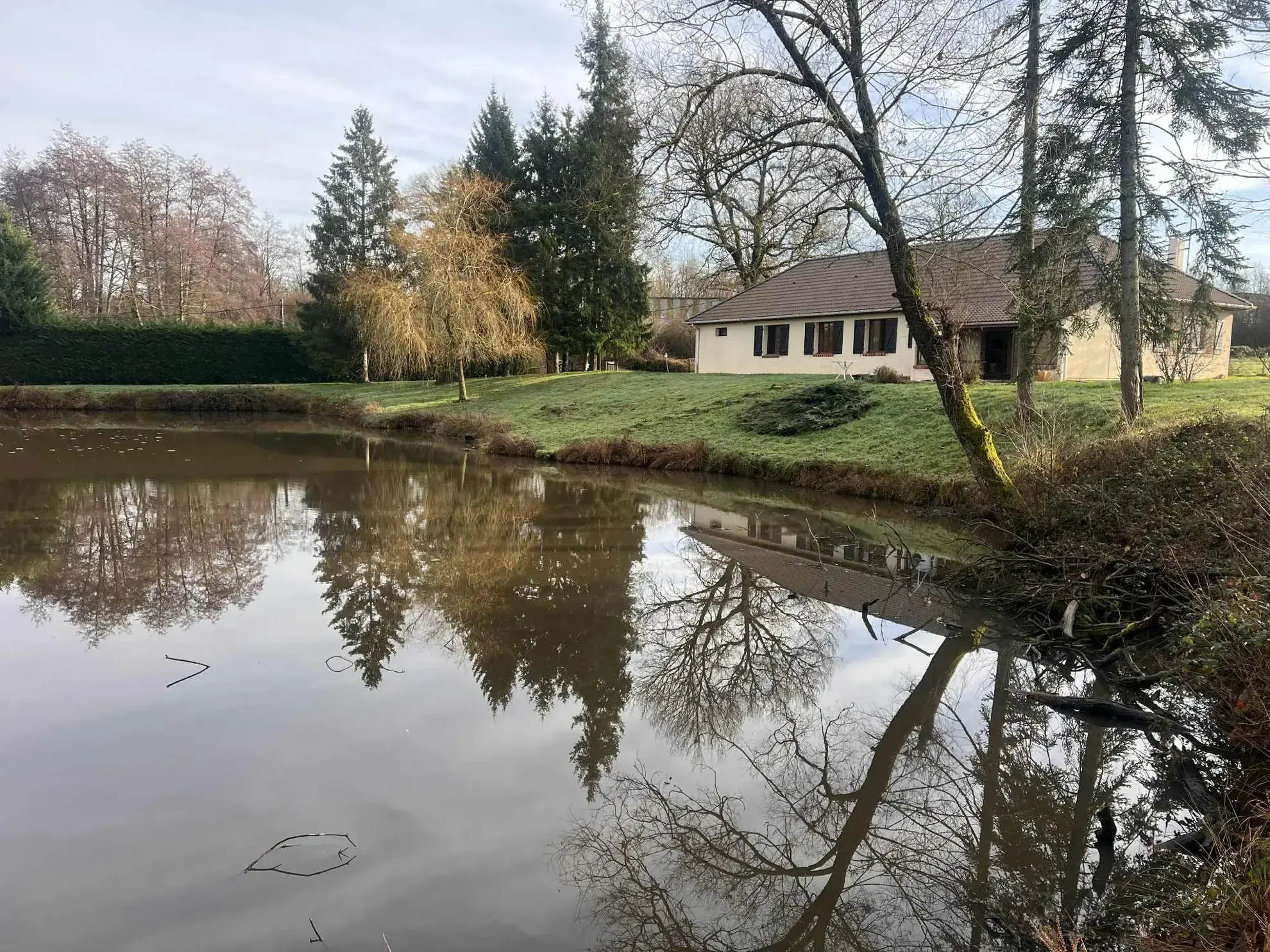 Maison à vendre à Toucy avec étang sur plus de 5000 m², plain-pied