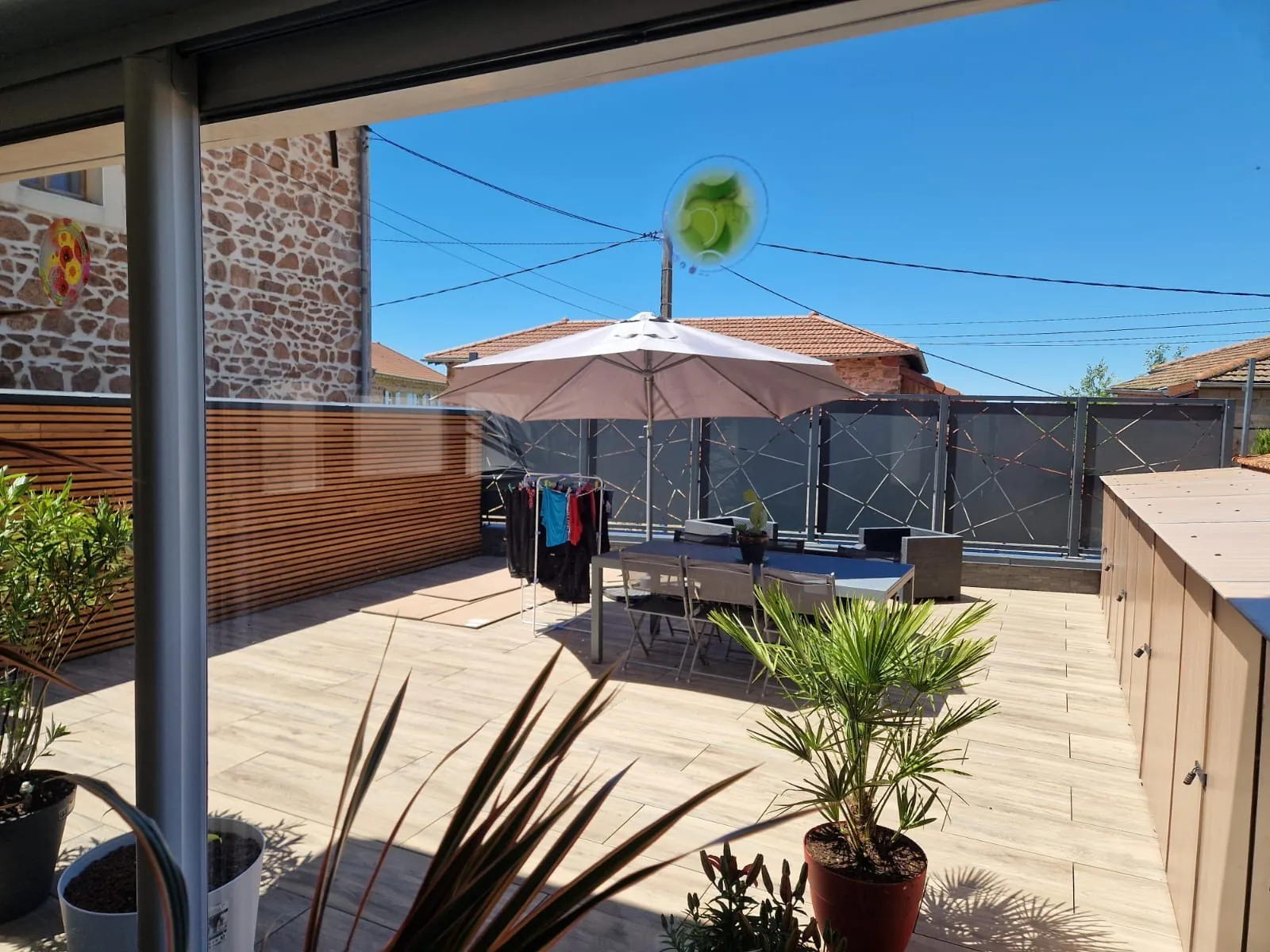 Maison rénovée de 160 m² avec terrasse et 4 chambres proche de Lyon