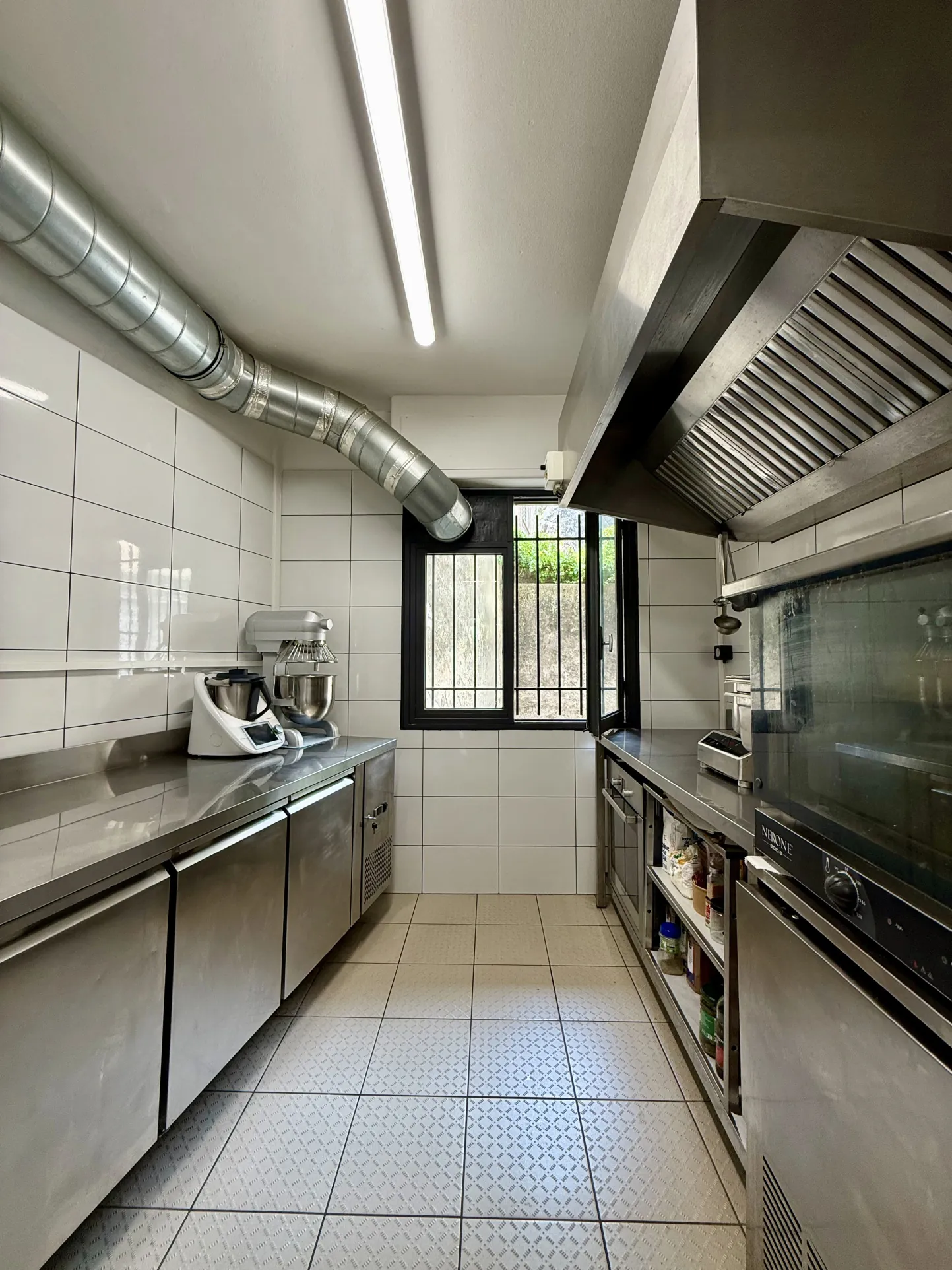 Fonds de commerce de restauration et traiteur à Menton proche gare-routière 