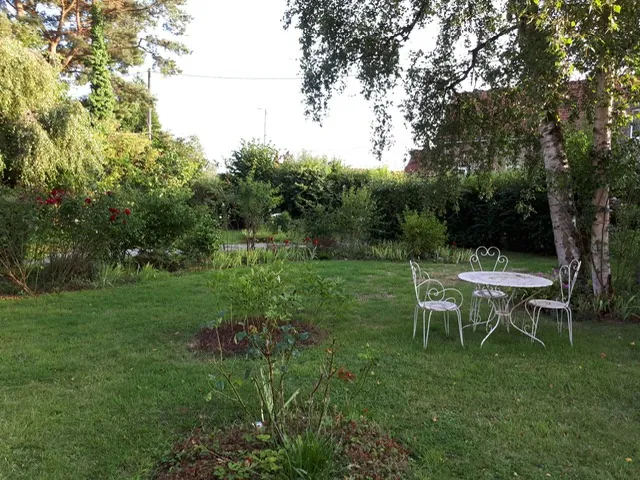 Maison de charme à vendre à Canlers avec jardin et cheminée 