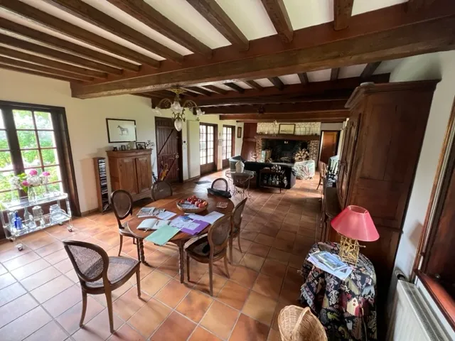 Maison de charme à vendre à Canlers avec jardin et cheminée 