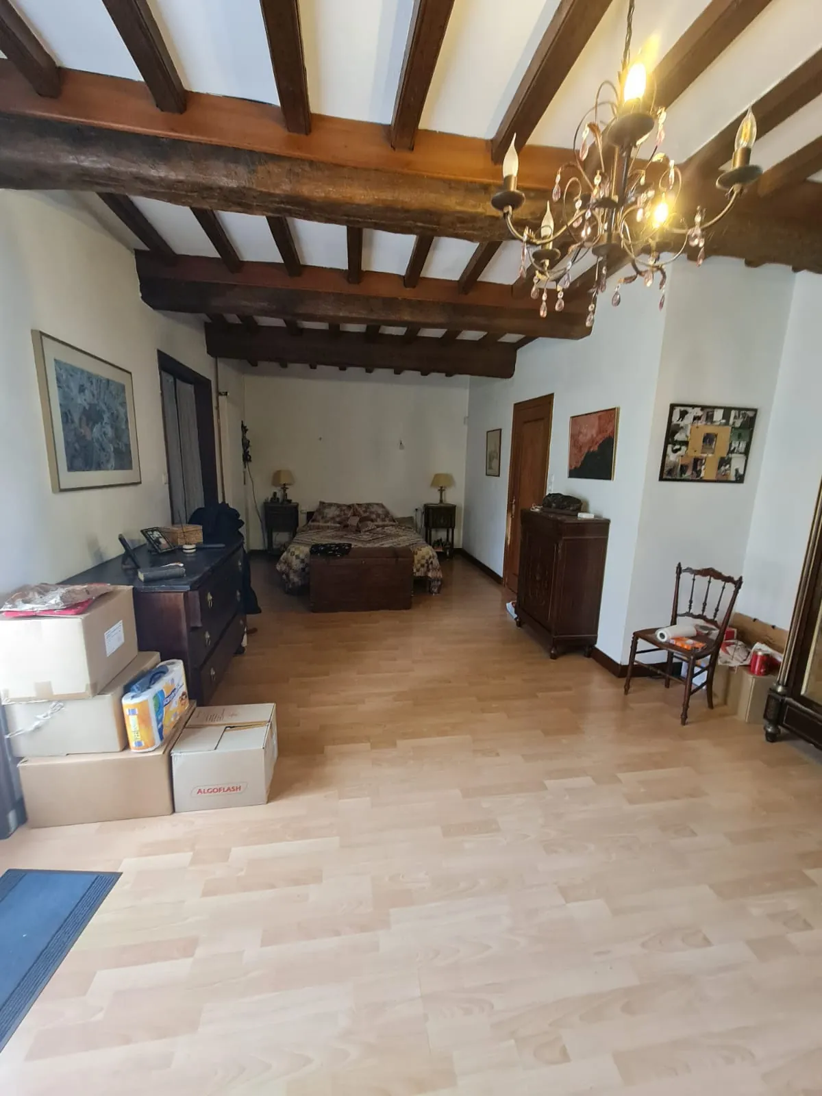 Maison de charme à vendre à Canlers avec jardin et cheminée 