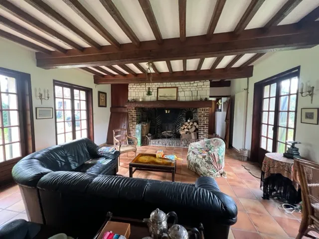 Maison de charme à vendre à Canlers avec jardin et cheminée 