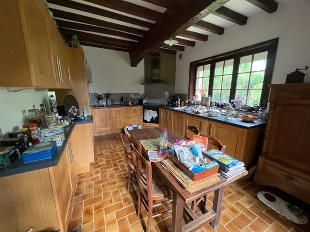 Maison de charme à vendre à Canlers avec jardin et cheminée 