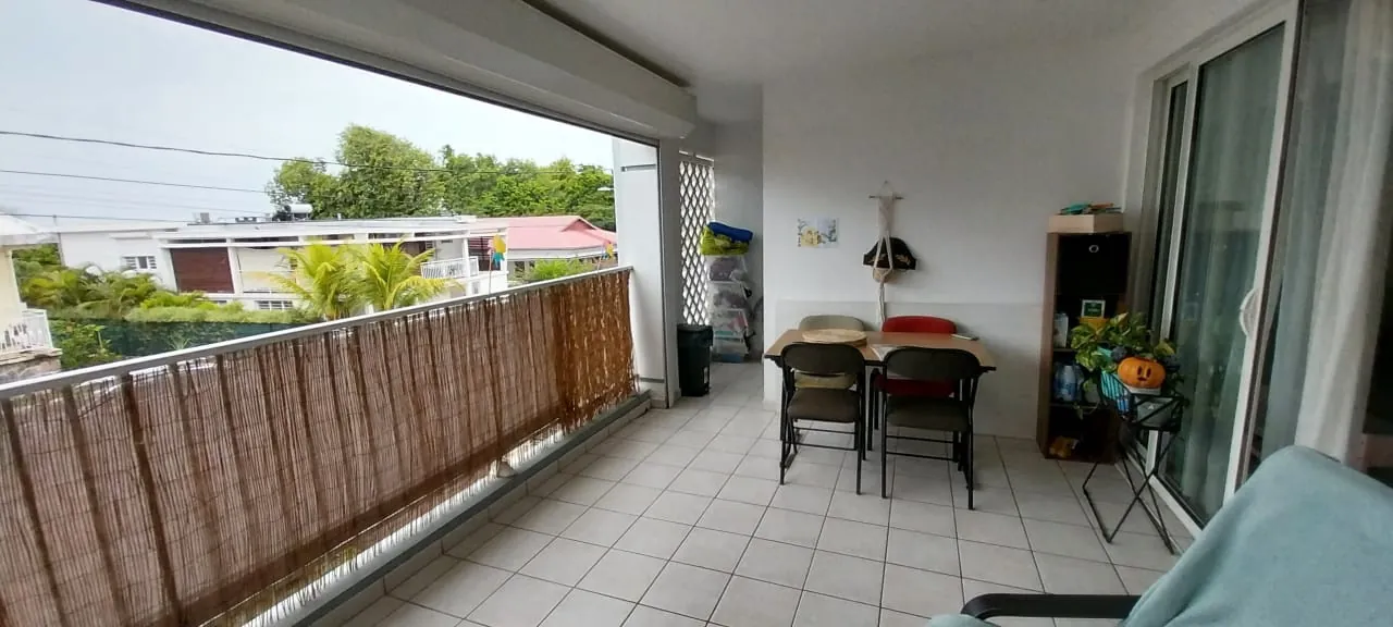 Appartement T3 à vendre à Plateau Fofo, SCHOELCHER avec parking et locataire en place 