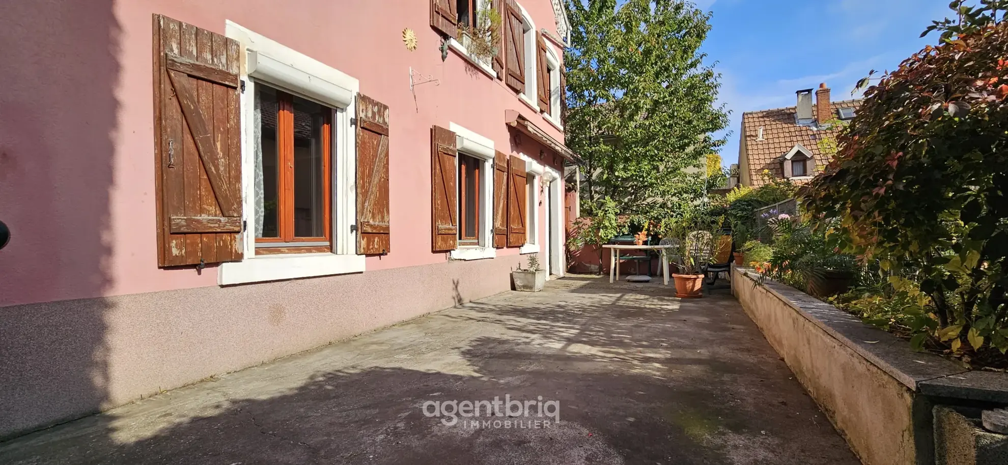 Maison mitoyenne à rénover à Mulhouse Nordfeld, proximité gare et commodités