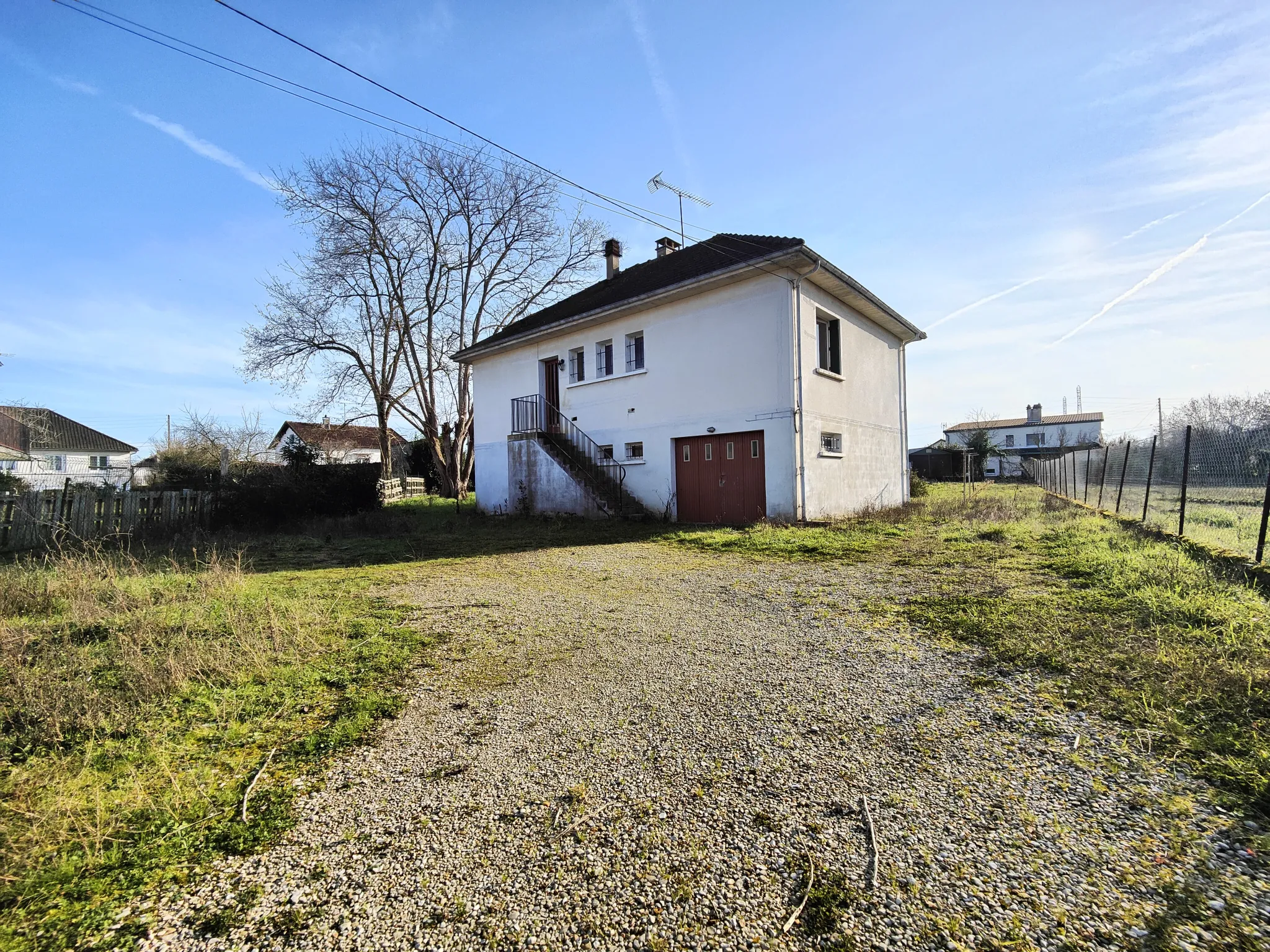 Maison à rénover de 84 m² avec grand terrain à Charmoy, idéal projet personnalisé