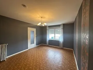 Maison de plain-pied à Baugy avec dépendances et terrain constructible 