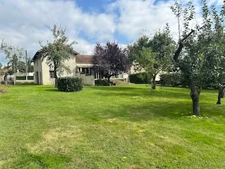 Maison de plain-pied à Baugy avec dépendances et terrain constructible 