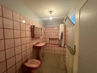 Maison de plain-pied à Baugy avec dépendances et terrain constructible 