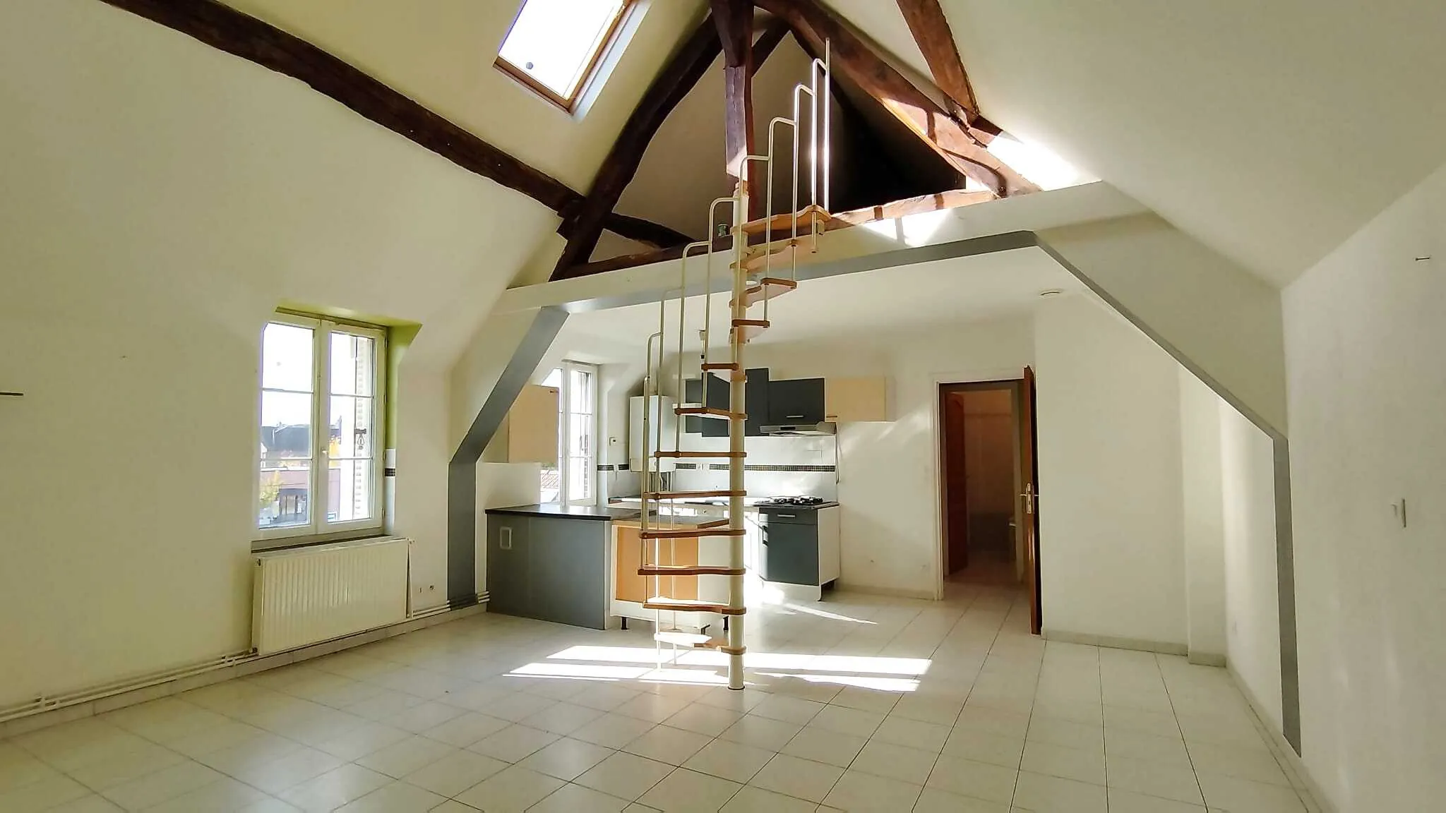 Appartement 2 pièces avec séjour cathédrale à Hermes – Lumineux et idéal pour investissement ou premier achat