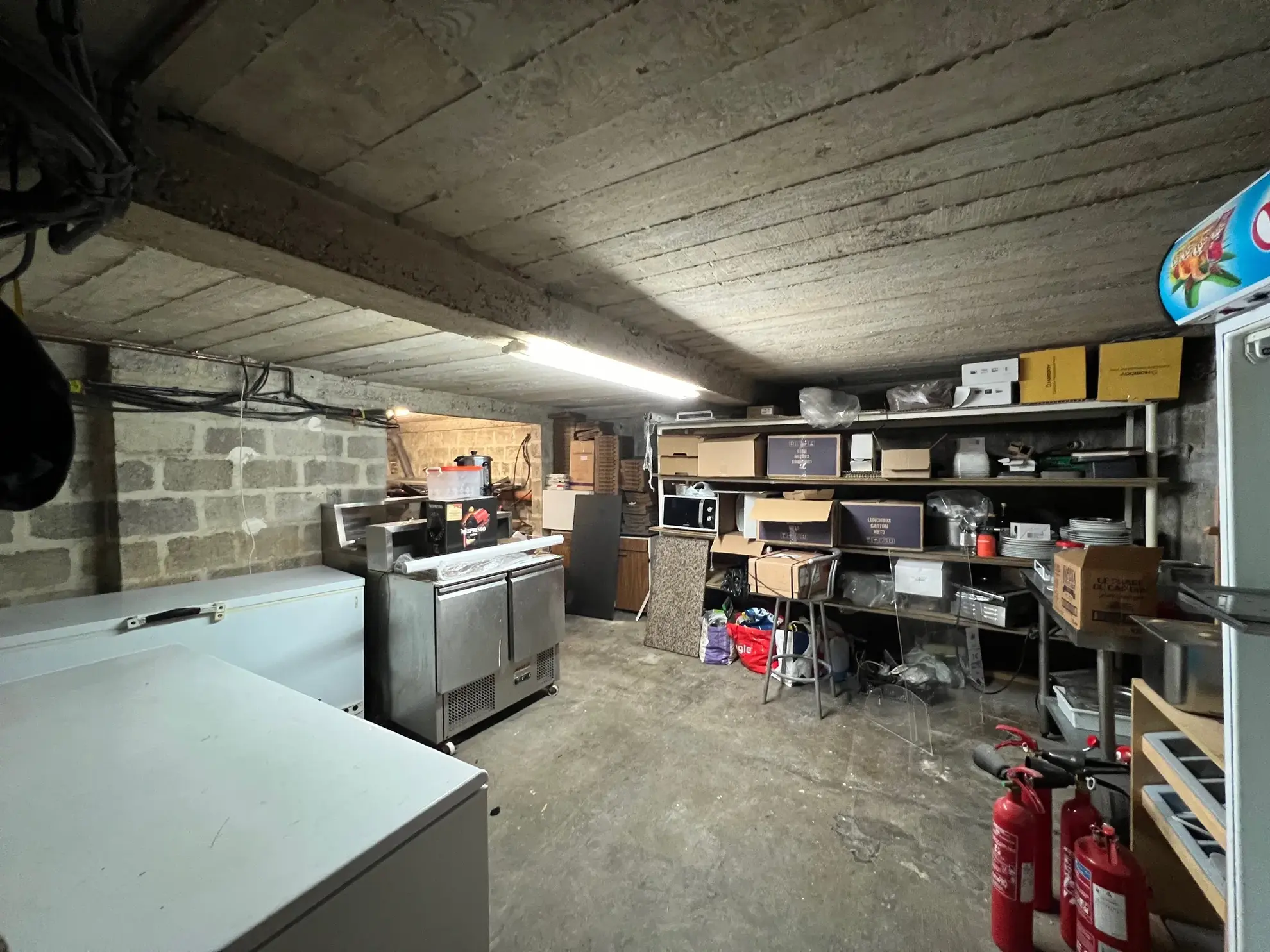 Fonds de commerce restauration à Abbeville face lycée, matériel en bon état 