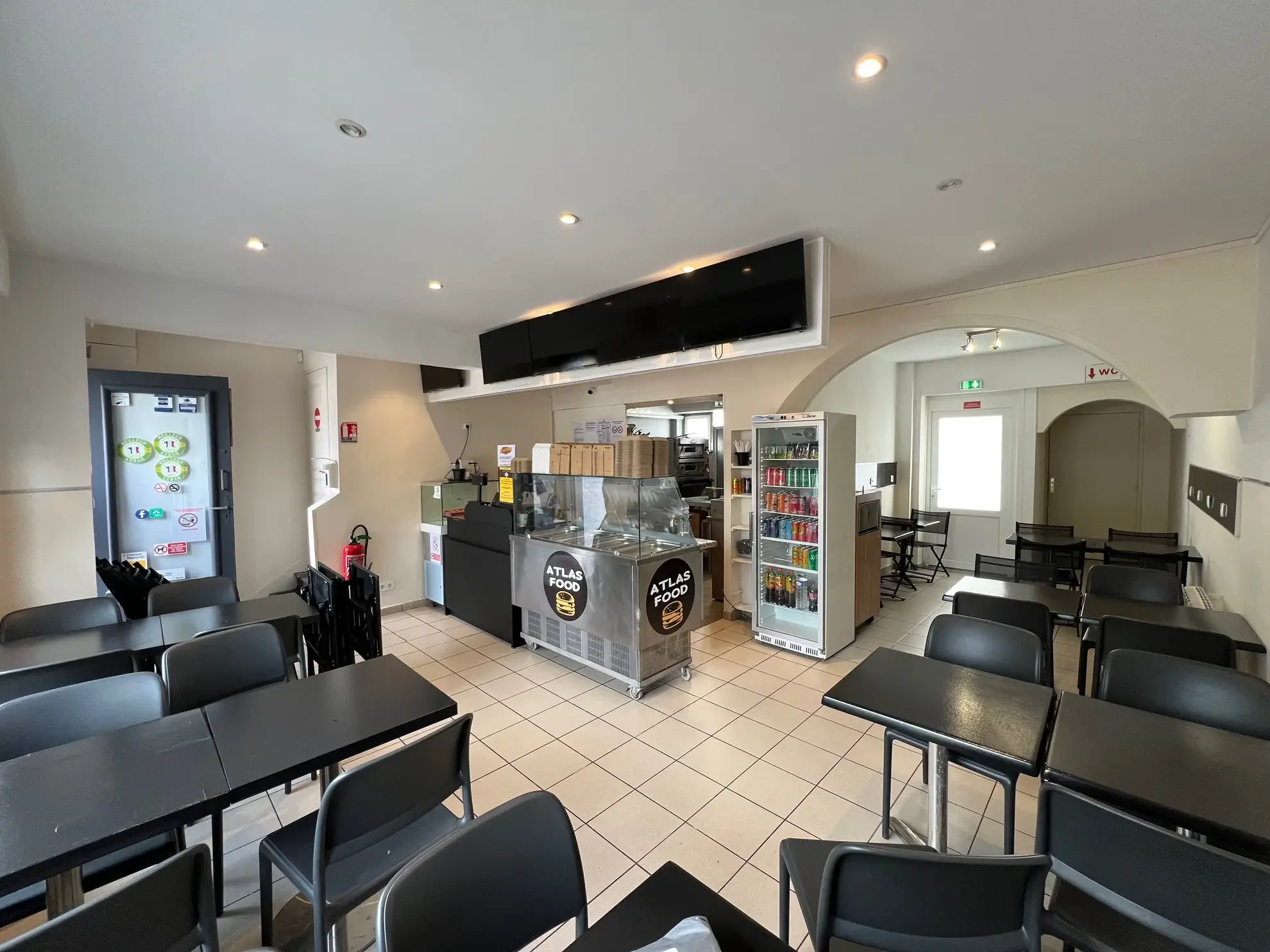 Fonds de commerce restauration à Abbeville face lycée, matériel en bon état 