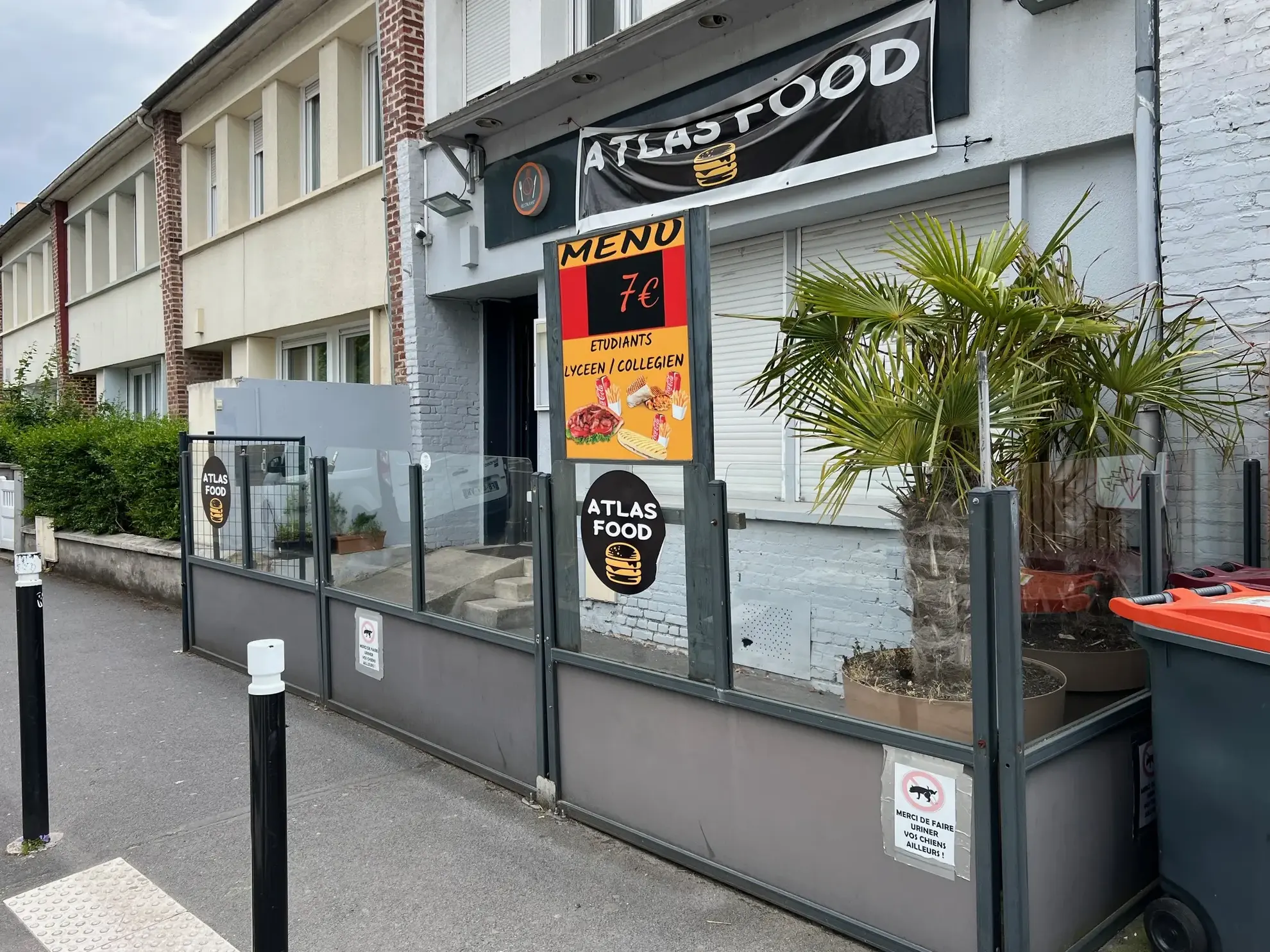 Fonds de commerce restauration à Abbeville face lycée, matériel en bon état 