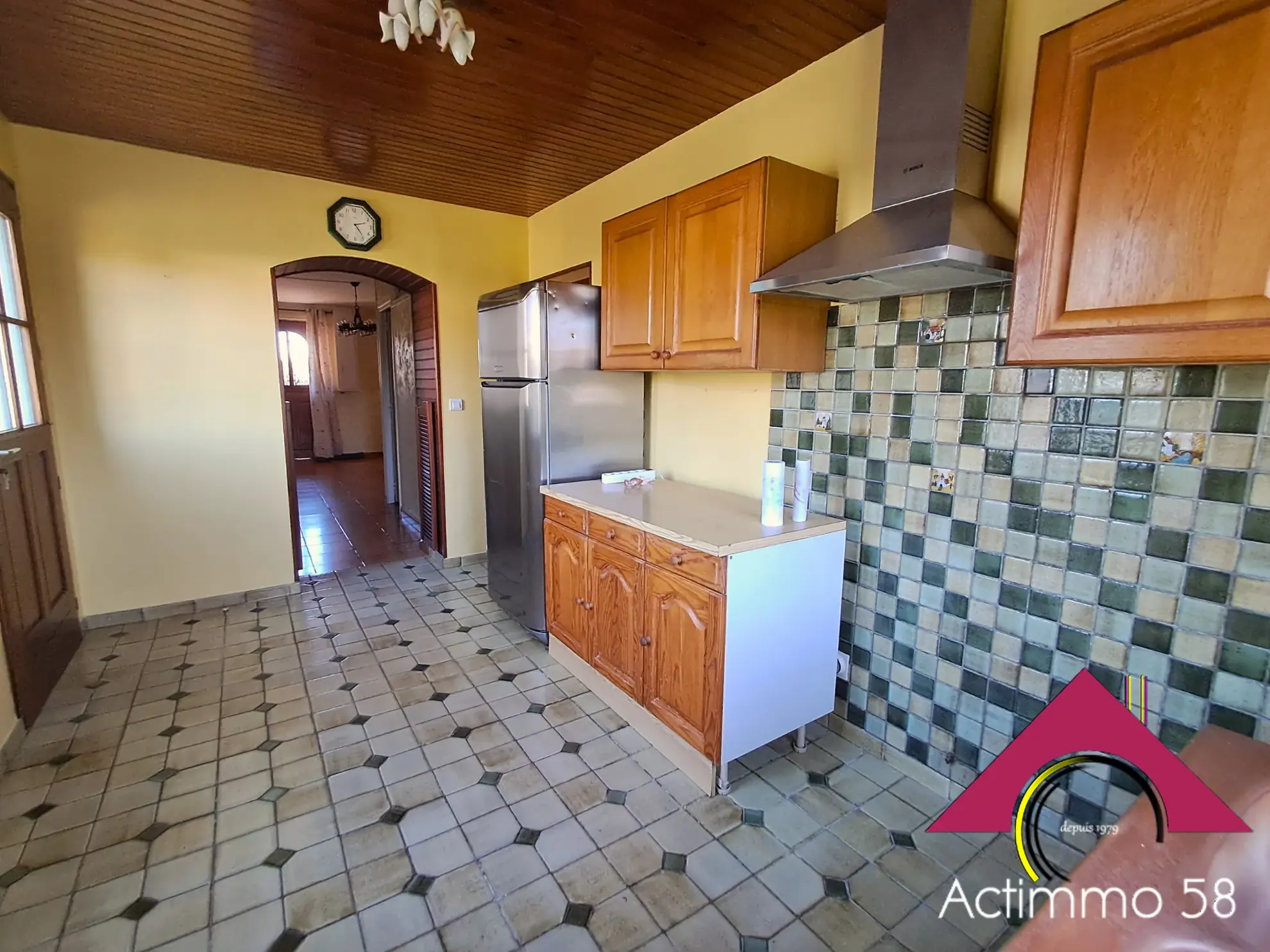 Maison de plain-pied avec 4 chambres, garage et jardin à Blet 