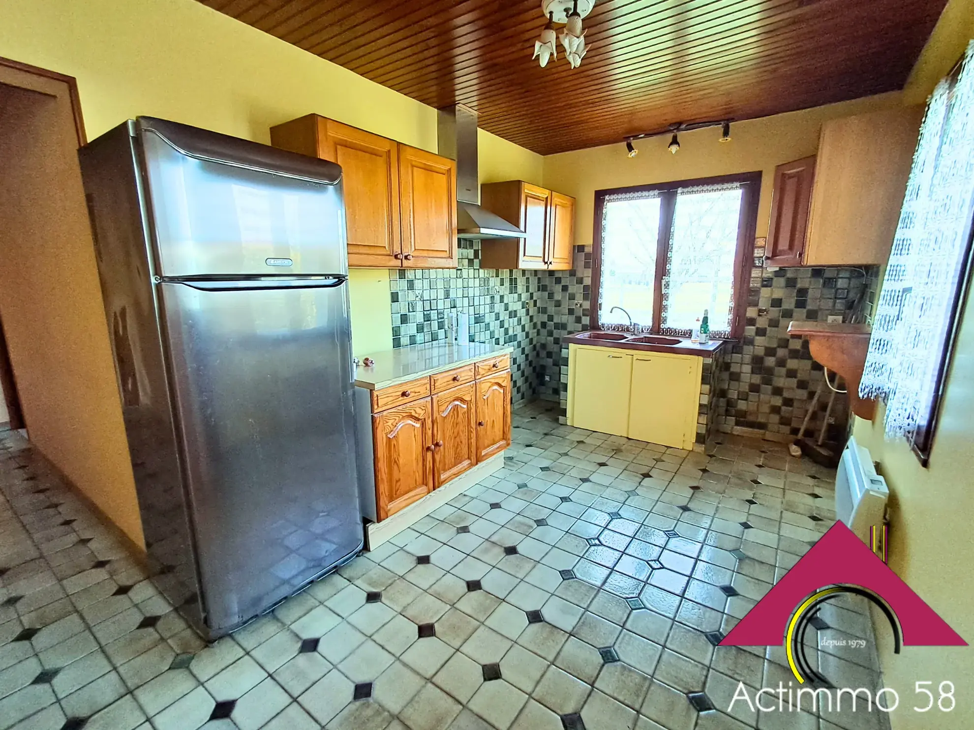 Maison de plain-pied avec 4 chambres, garage et jardin à Blet 