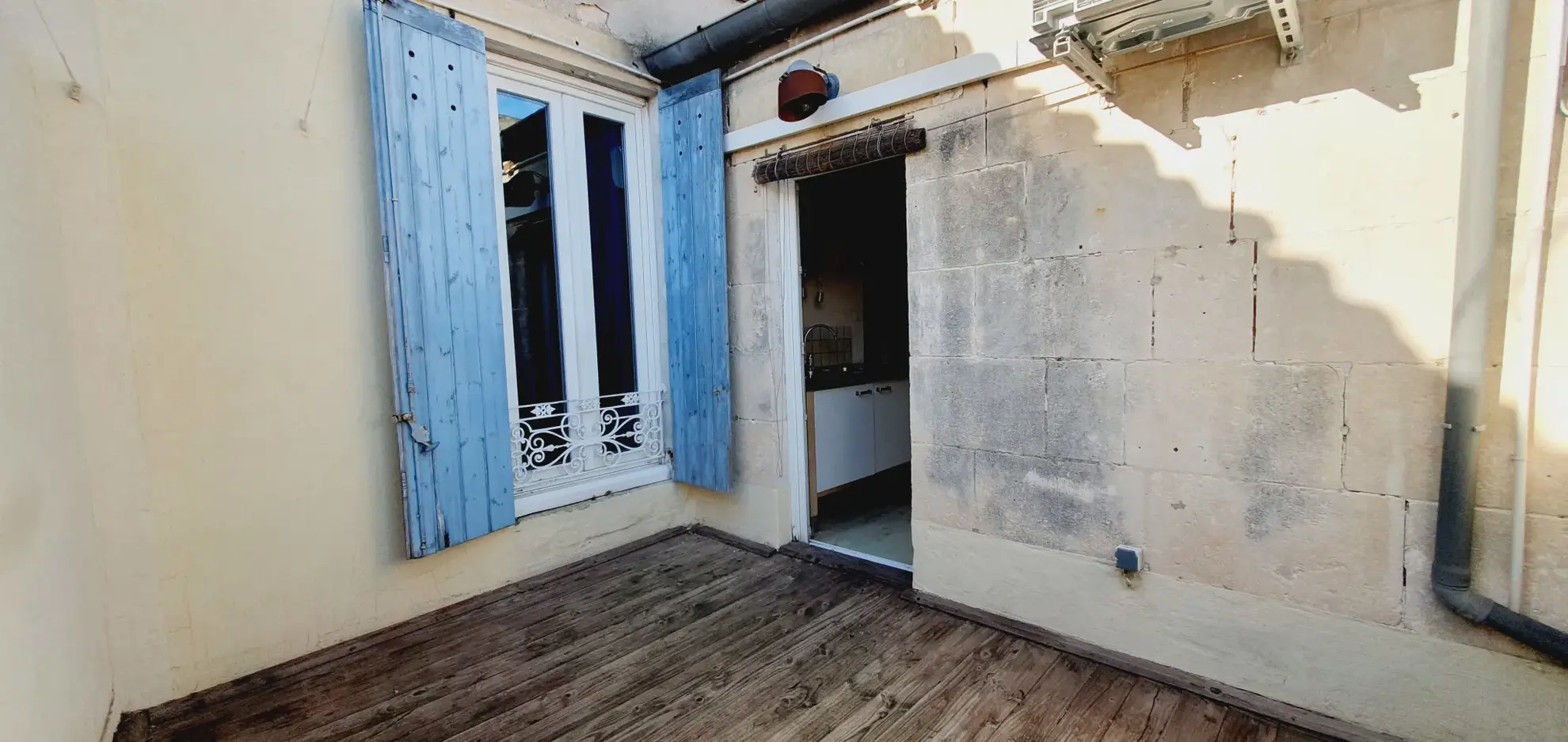 A vendre appartement t3 avec terrasse et cave à Nîmes, quartier Carnot