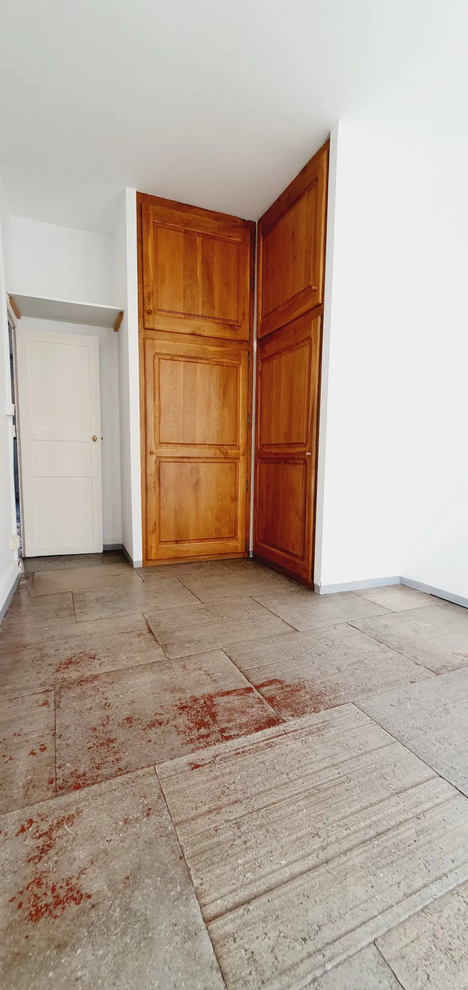 A vendre appartement de type 3 avec terrasse et cave à Nîmes Quartier Carnot 