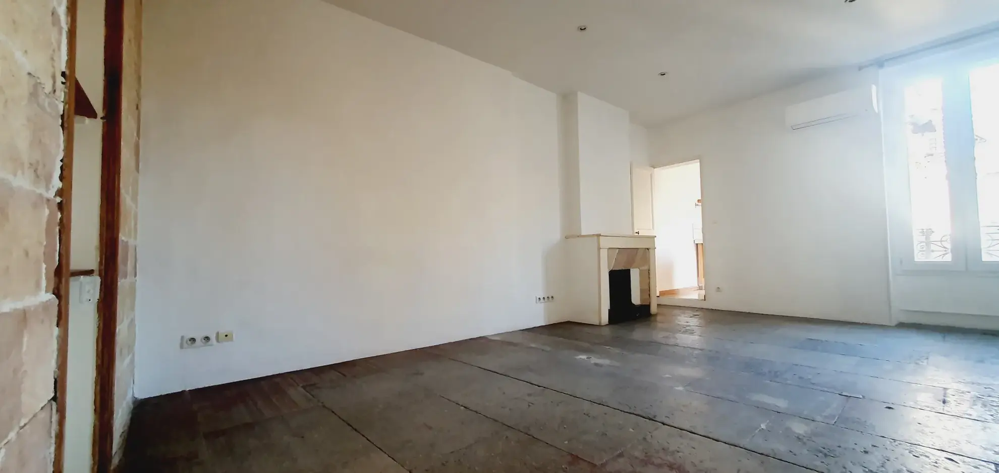 A vendre appartement de type 3 avec terrasse et cave à Nîmes Quartier Carnot 