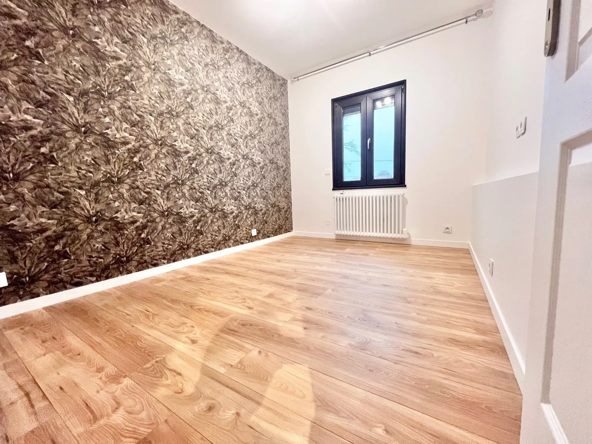 Maison rénovée à Franqueville Saint Pierre avec 3 chambres, garage et terrasse 