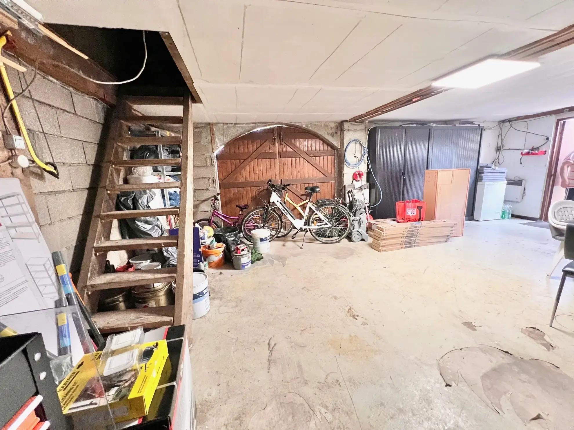 Maison rénovée à Franqueville Saint Pierre avec 3 chambres, garage et terrasse 