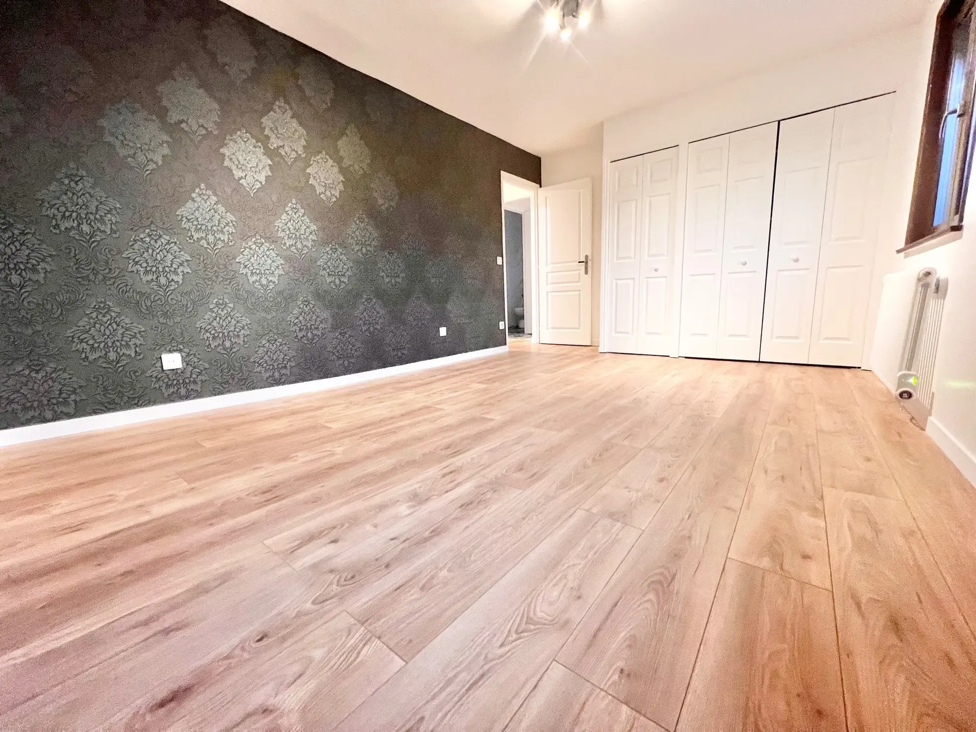 Maison rénovée à Franqueville Saint Pierre avec 3 chambres, garage et terrasse 