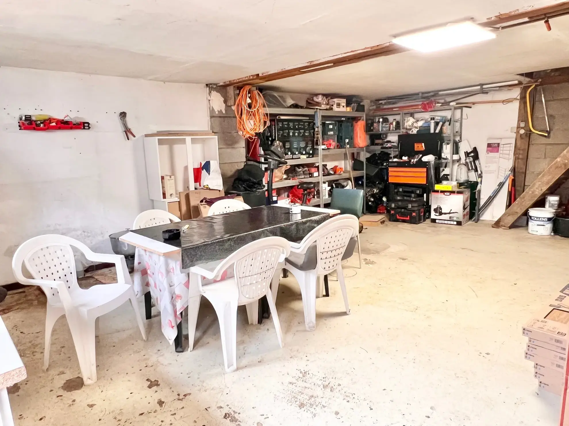 Maison rénovée à Franqueville Saint Pierre avec 3 chambres, garage et terrasse 