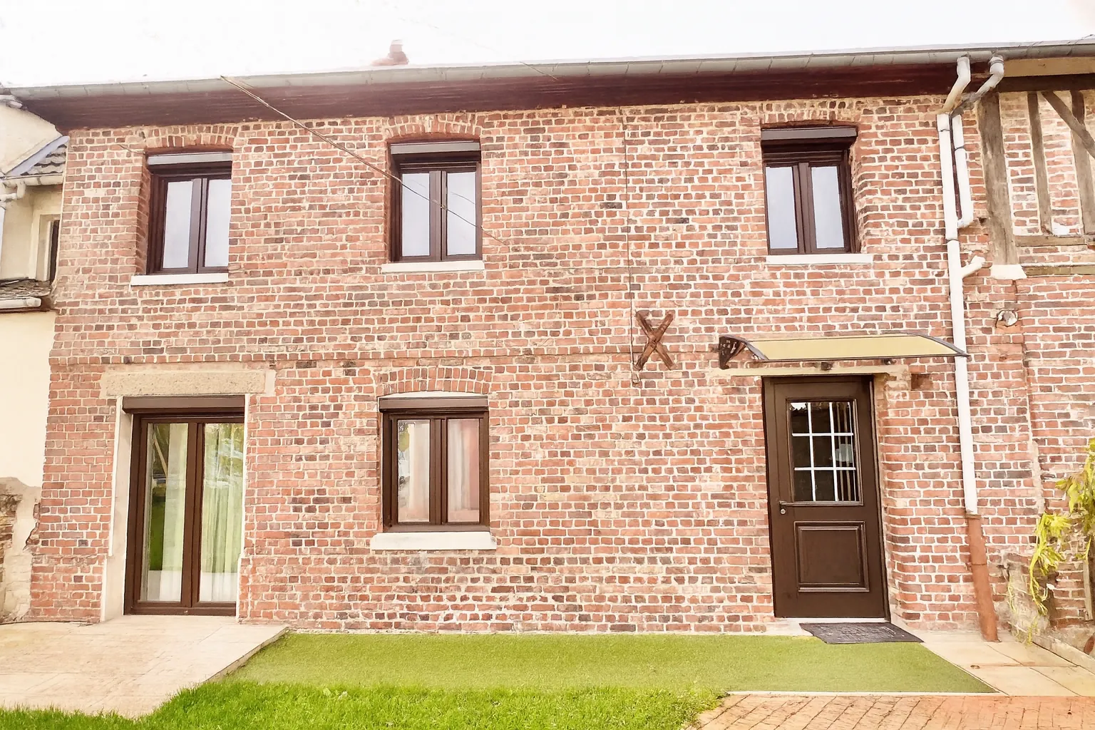 Maison rénovée à Franqueville Saint Pierre avec 3 chambres, garage et terrasse 