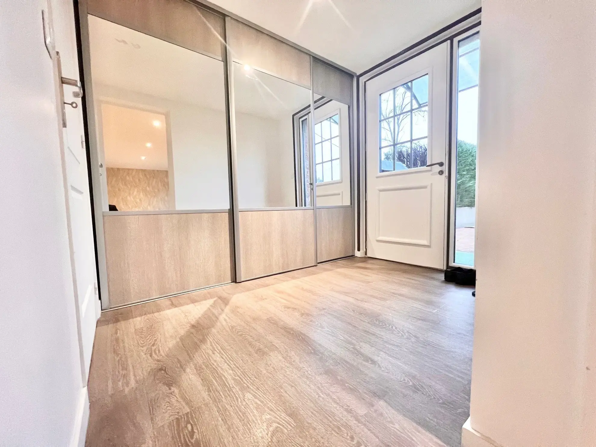 Maison rénovée à Franqueville Saint Pierre avec 3 chambres, garage et terrasse 