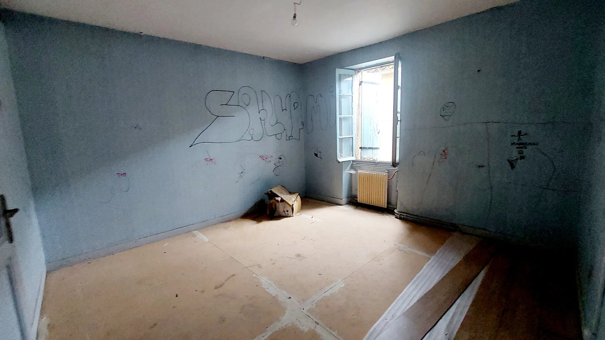 Maison de bourg à rénover de 180 m² avec garage proche de La Réole 