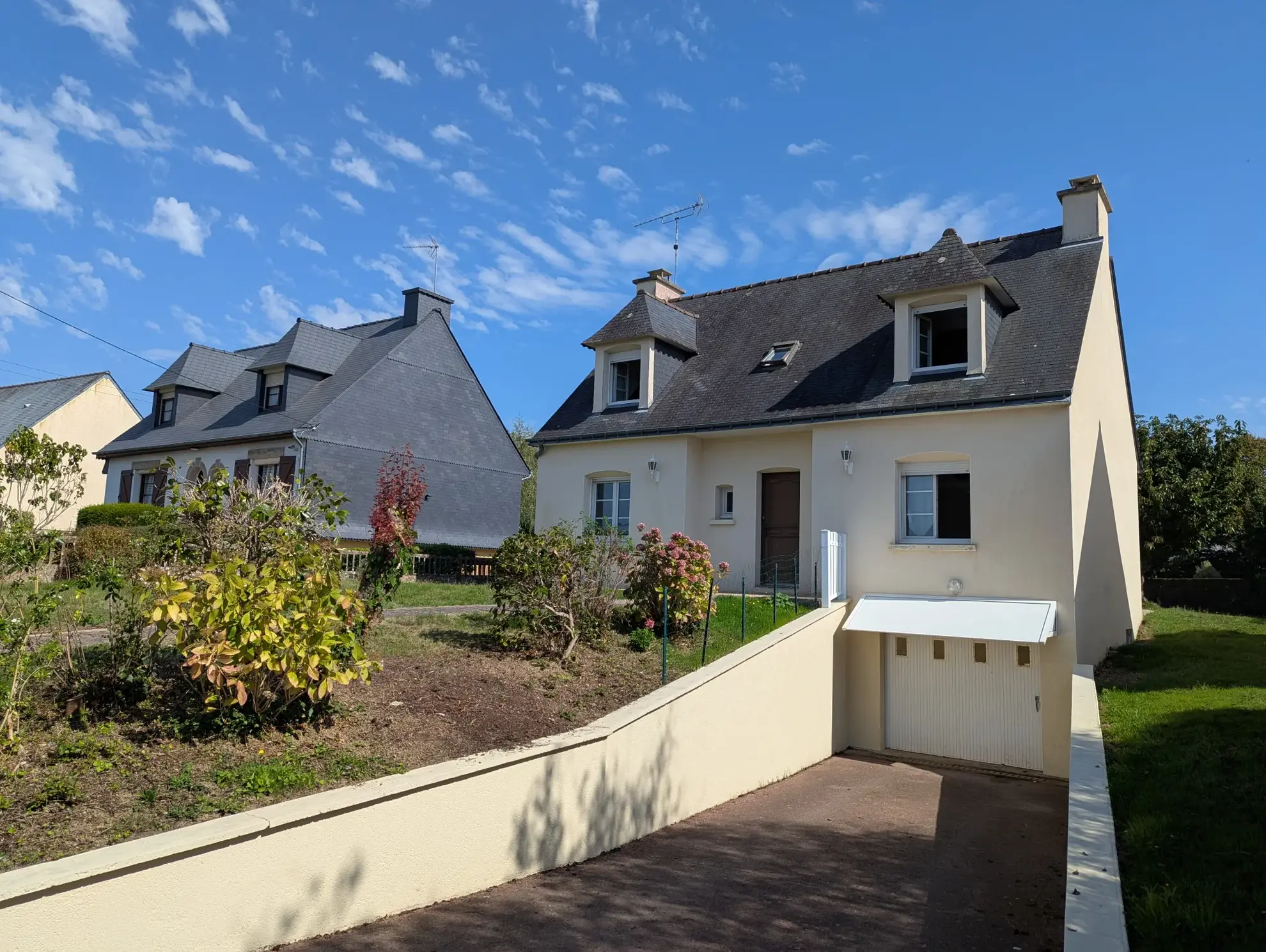 Maison 6 pièces à Guer centre-ville - 107 m² avec sous-sol et terrasse 