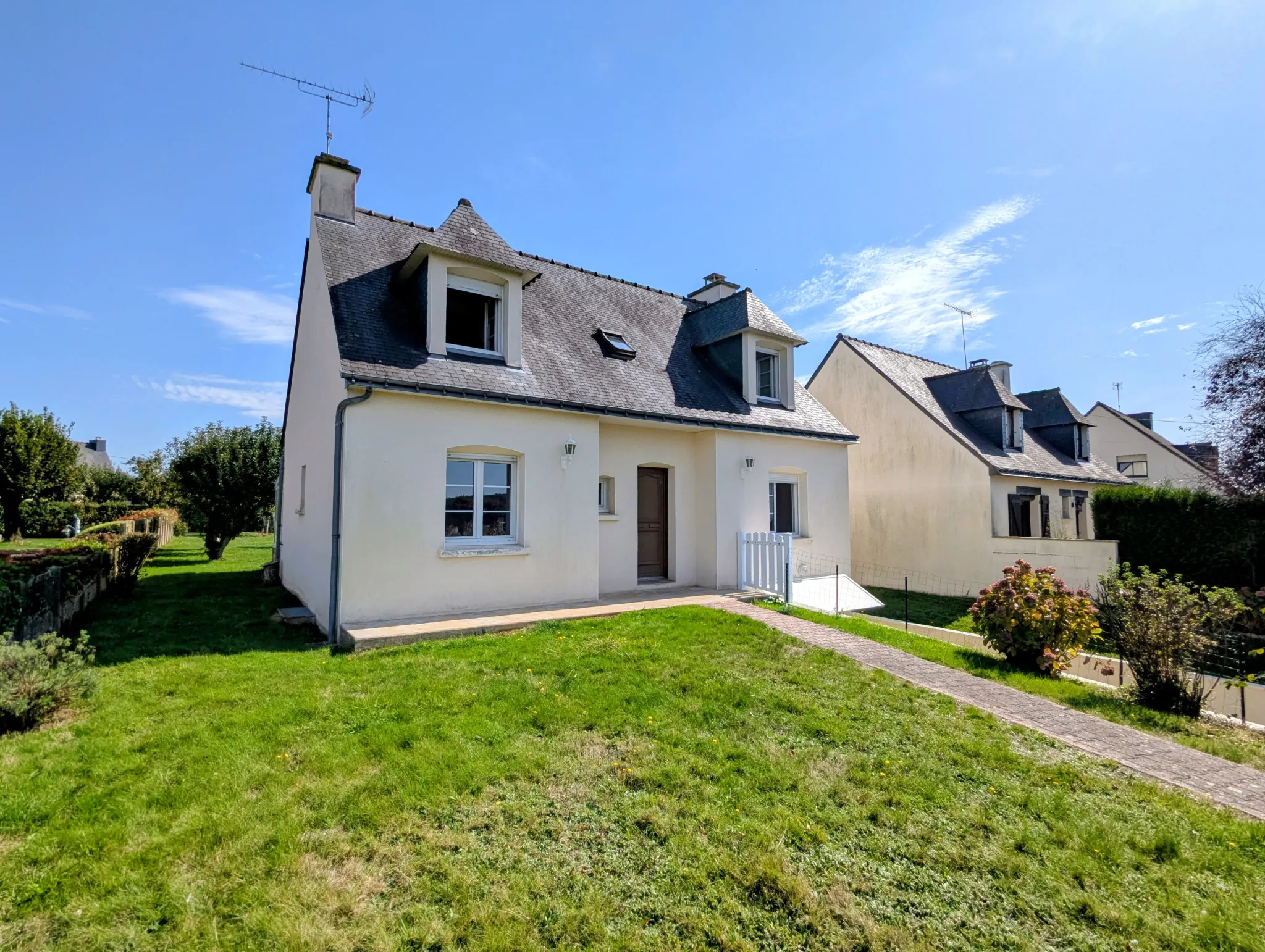 Maison 6 pièces à Guer centre-ville - 107 m² avec sous-sol et terrasse