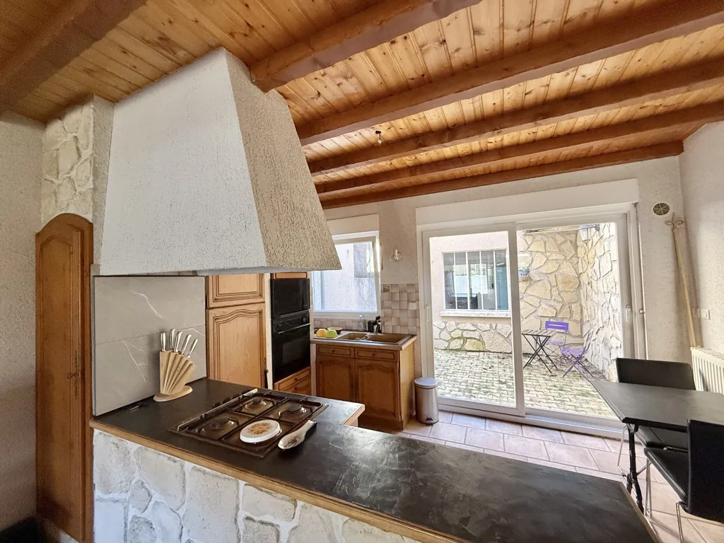 Maison de rue à Valence de 72 m2 avec cour et dépendance – Opportunité à saisir 