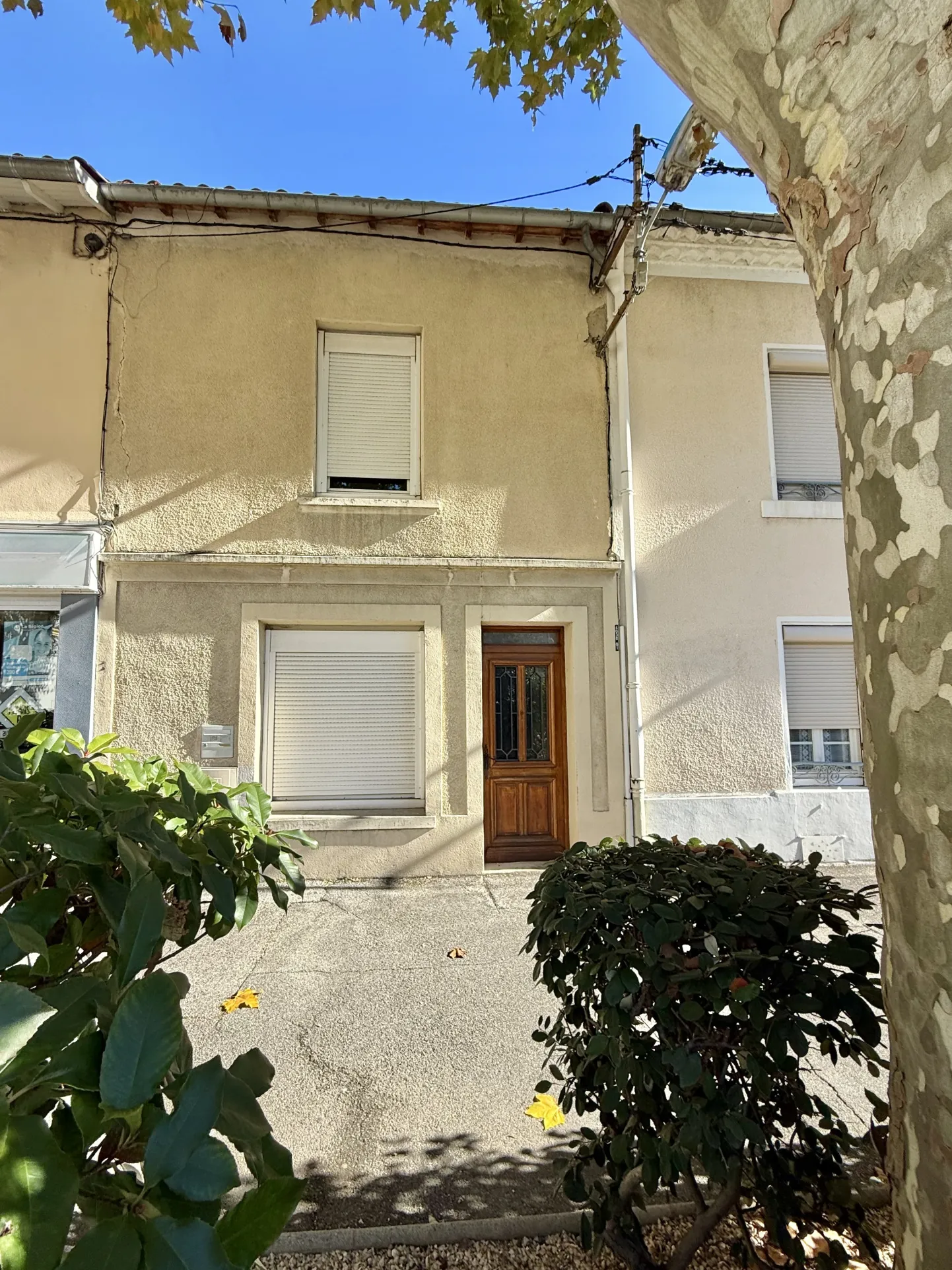 Maison de rue à Valence de 72 m2 avec cour et dépendance – Opportunité à saisir 