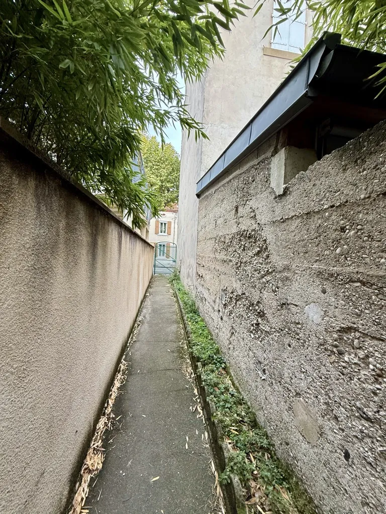 Maison de rue à Valence de 72 m2 avec cour et dépendance – Opportunité à saisir 