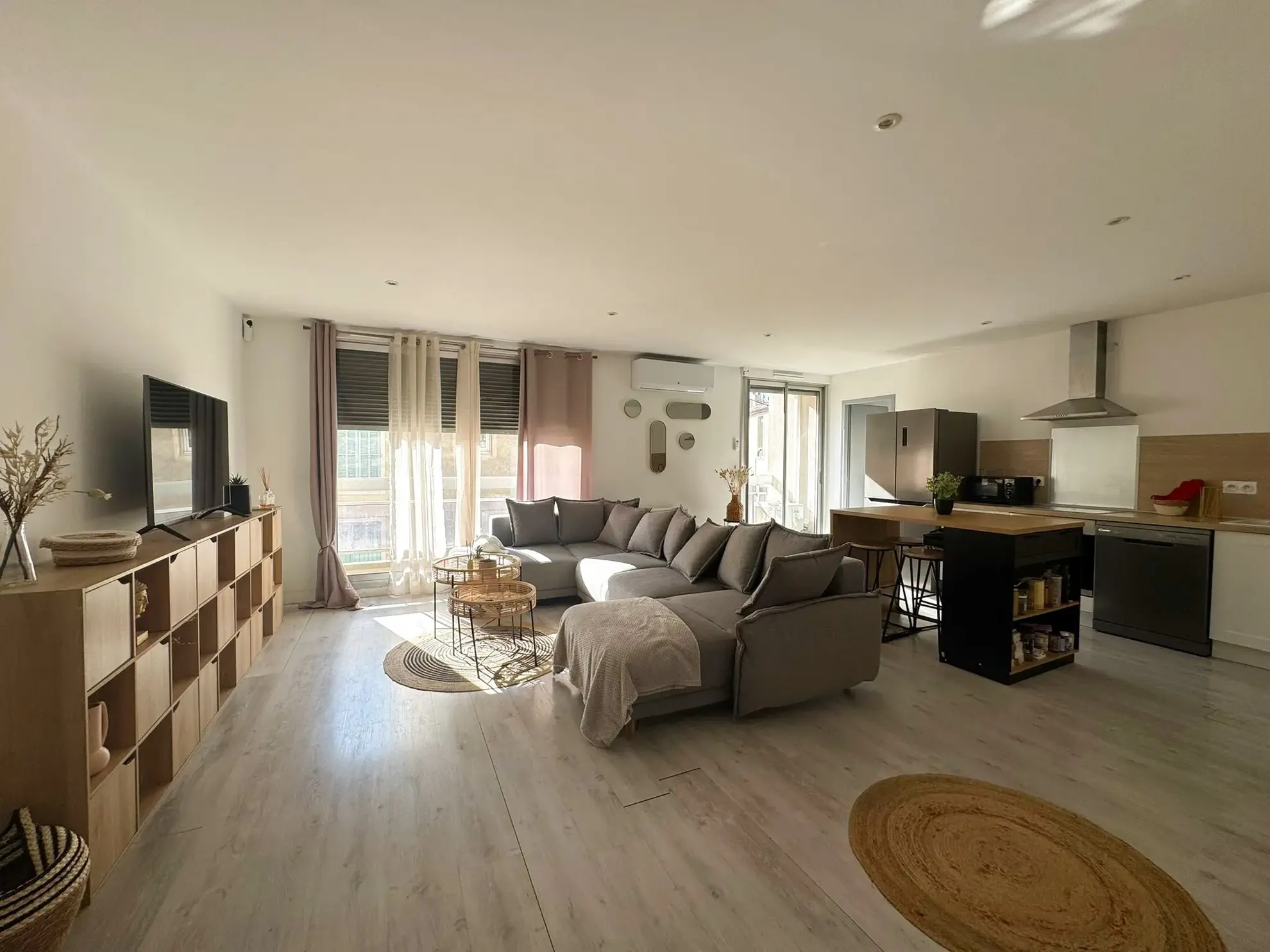 Appartement rénové de 98 m² à Nîmes avec parking et balcon, près du Palais des Congrès