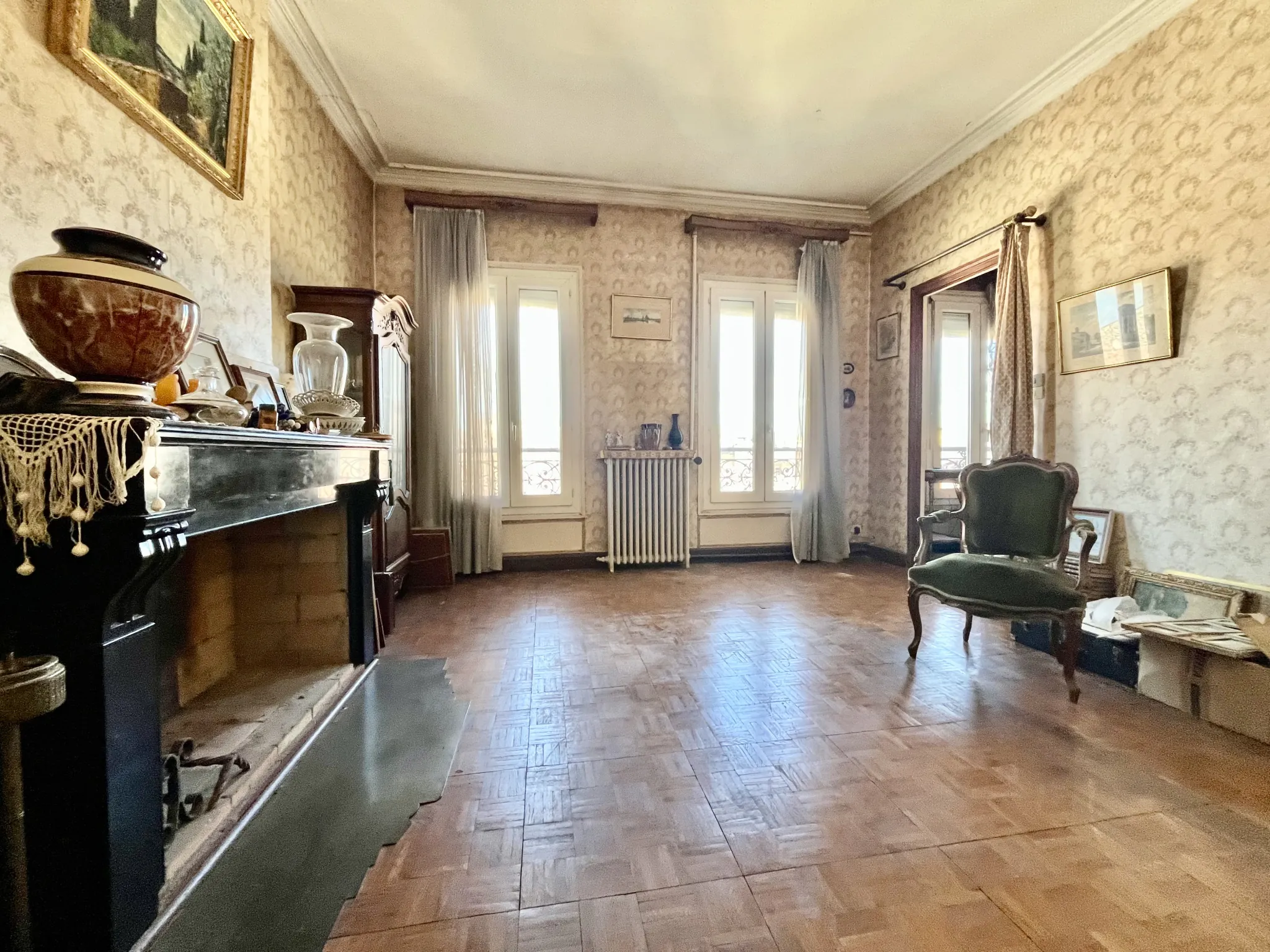 Appartement T3 à Nîmes avec Grenier Aménageable, Dernier Étage, Charmant et Potentiel