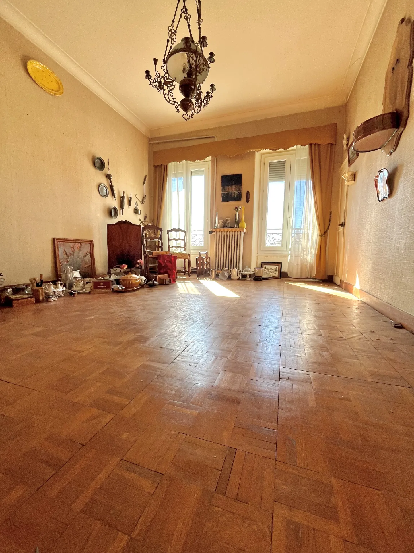Appartement T3 de 84 m² avec grenier aménageable à Nîmes - Dernier étage 