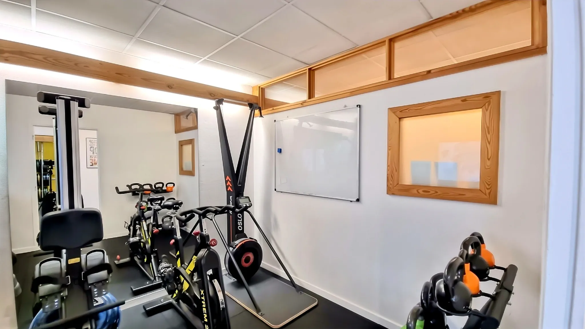 Local commercial de 82 m² à Aulnat avec grand potentiel dans le centre-ville 