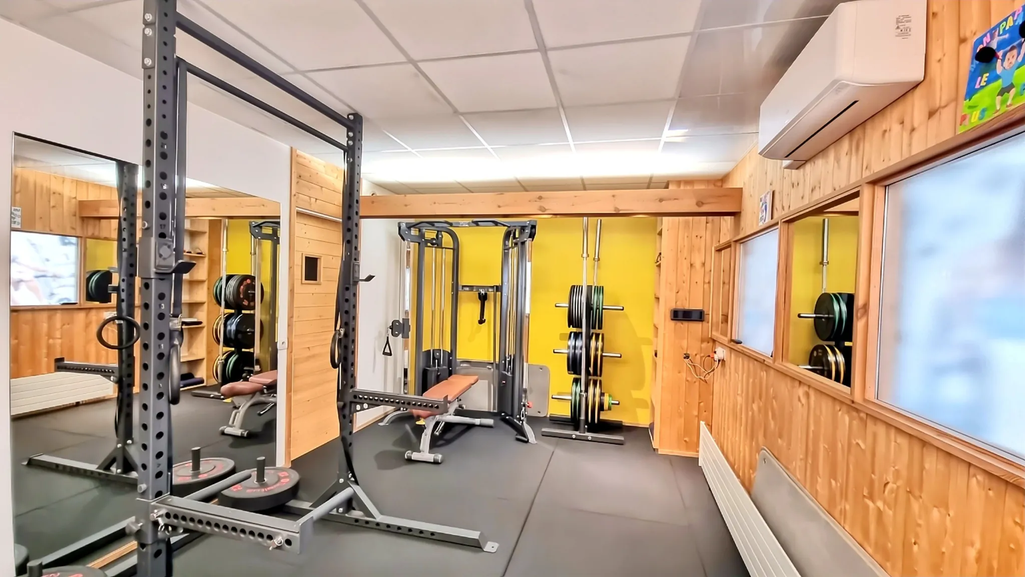 Local commercial de 82 m² à Aulnat avec grand potentiel dans le centre-ville 